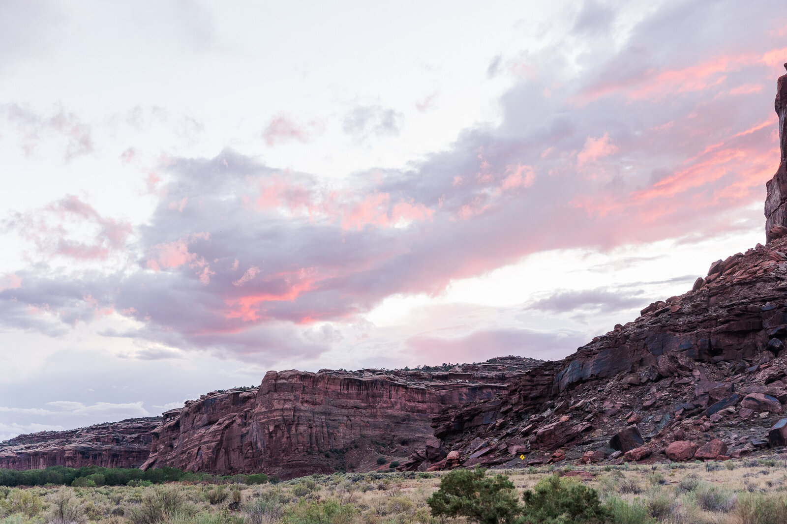 The sky as the sun sets at the red earth venue in moab utah