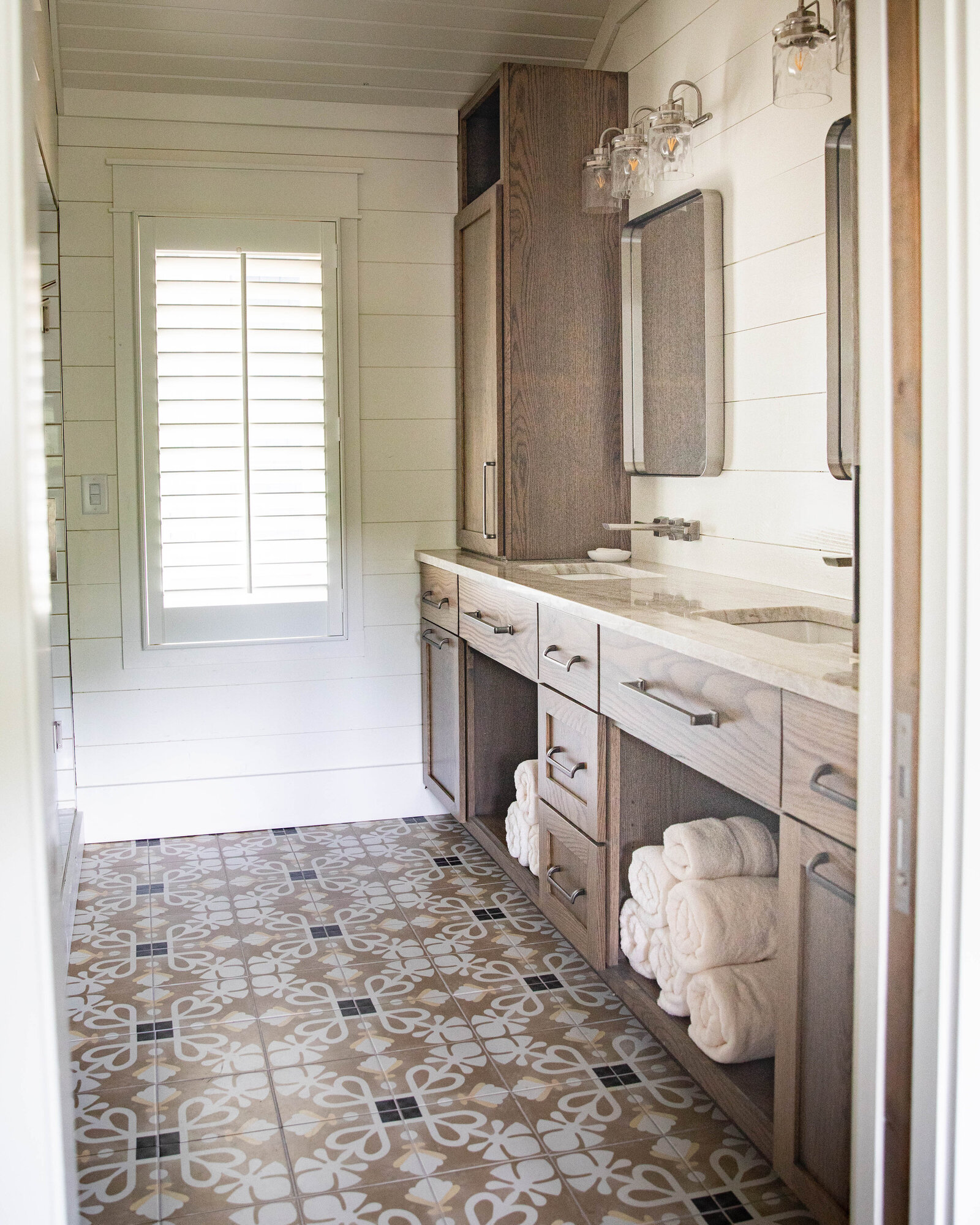 la_bella_vie_bathroom_double_vanity_floor_tile_taupe_browns_rich_neutrals