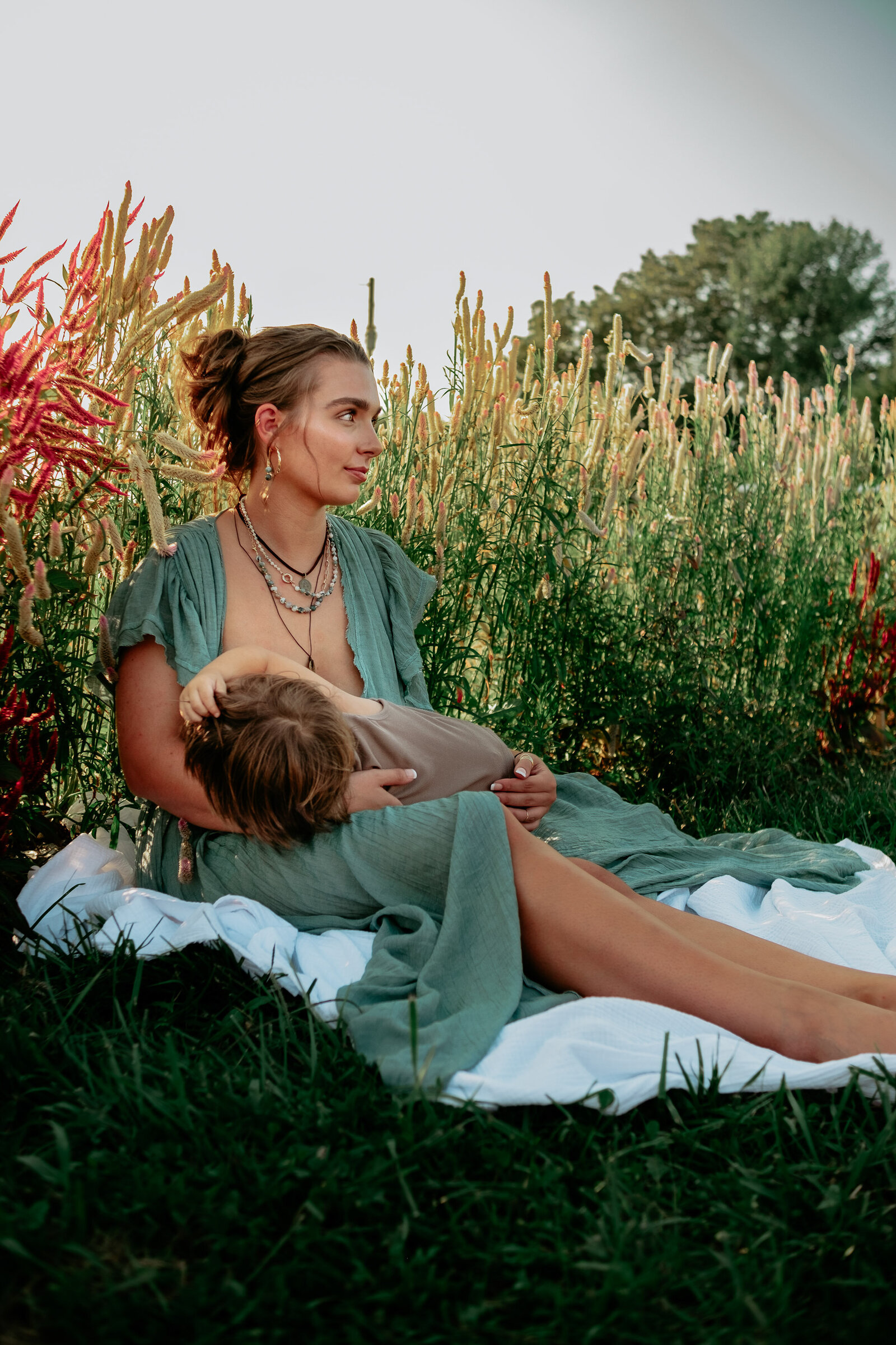 effingham-family-breastfeeding-motherhood-photography-alex-hoedebecke-1