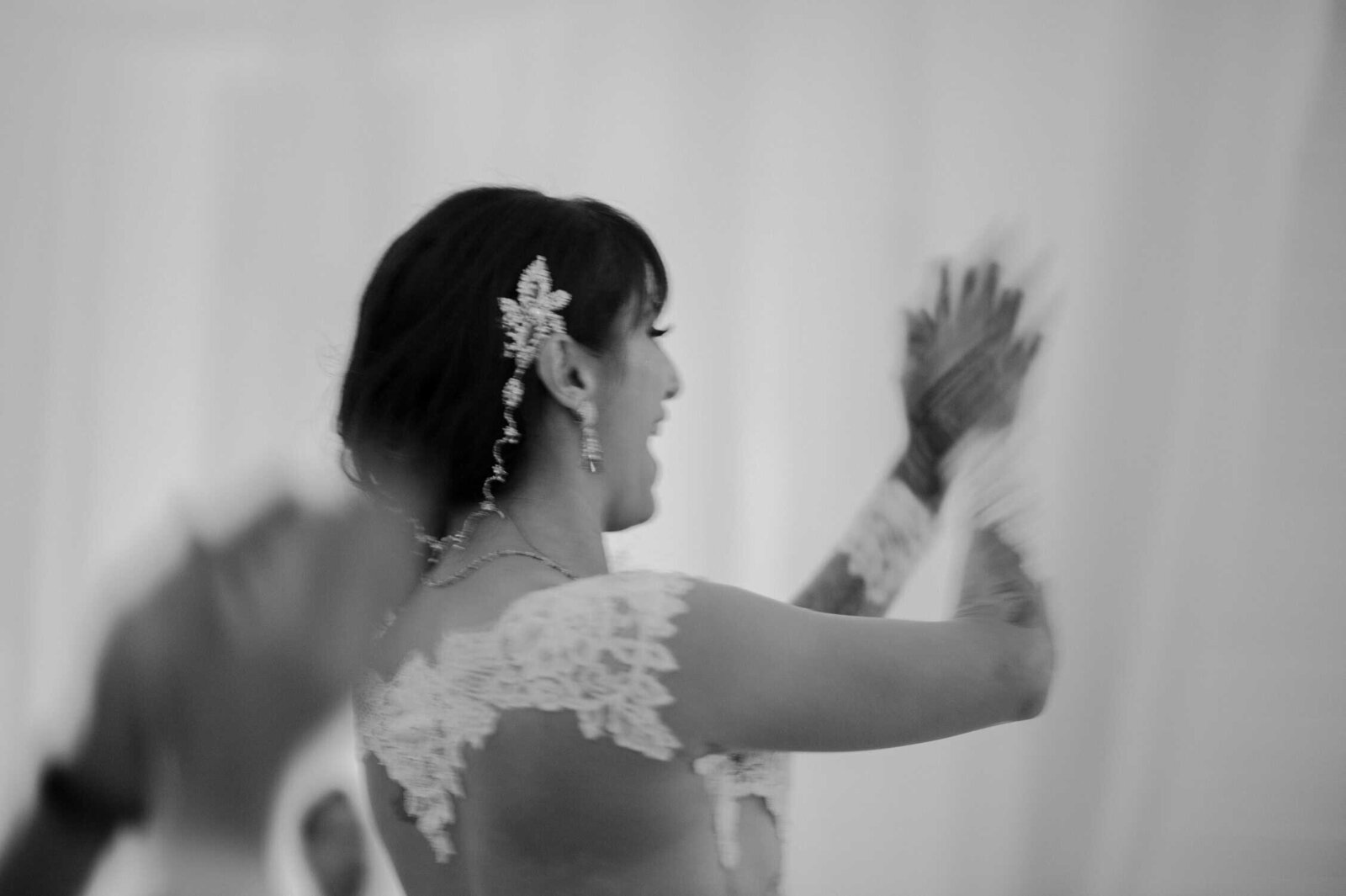 AUSTIN-MODERN-MONOCHROMATIC-INDIAN-WEDDING-00865-2