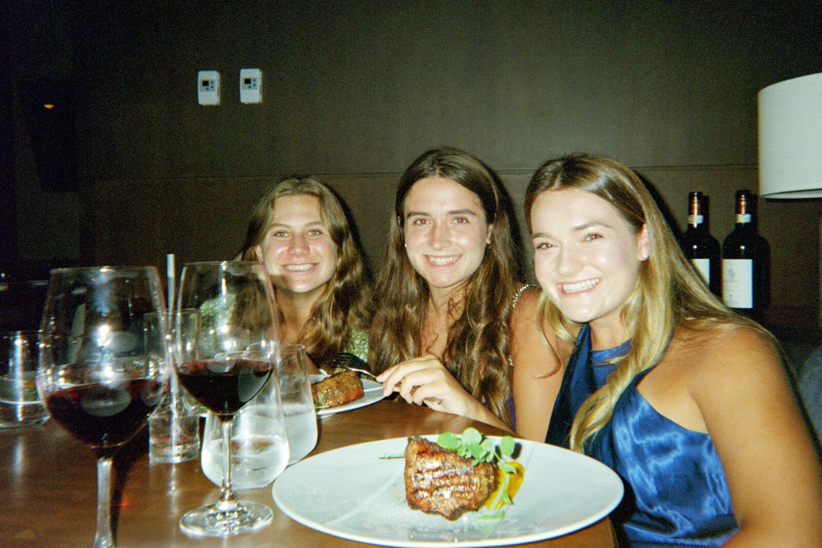 BAHAMAS JULIA+C+IZZY @ DINNER