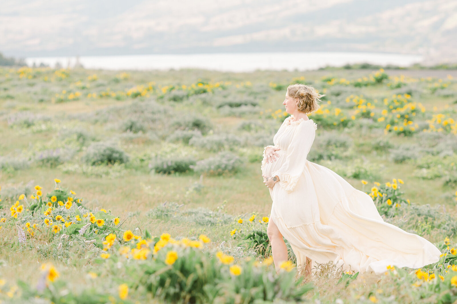 columbia river gorge maternity photos at rowena crest