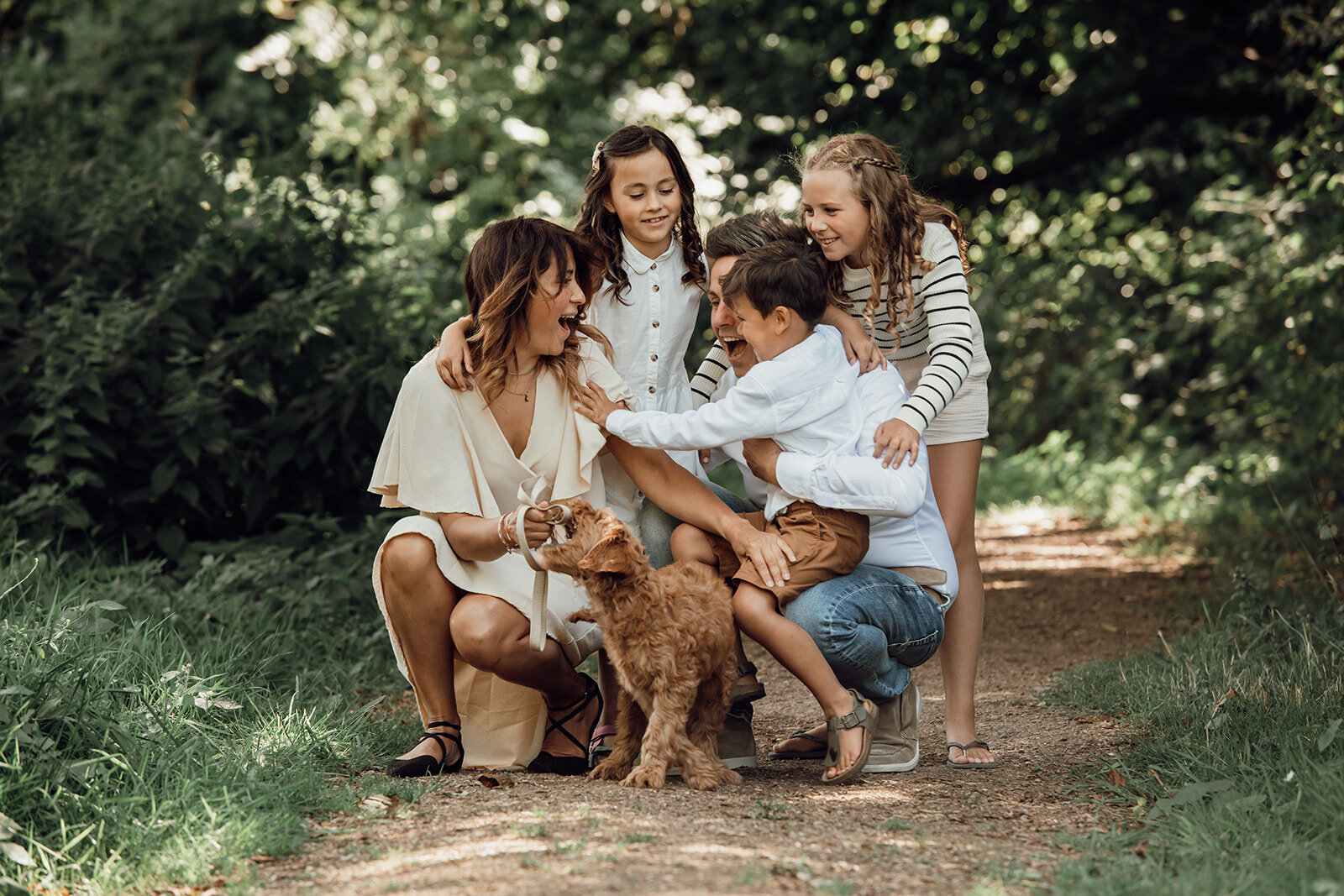 Fotoshoot buiten op locatie in Nissewaard met ontspannen sfeer
