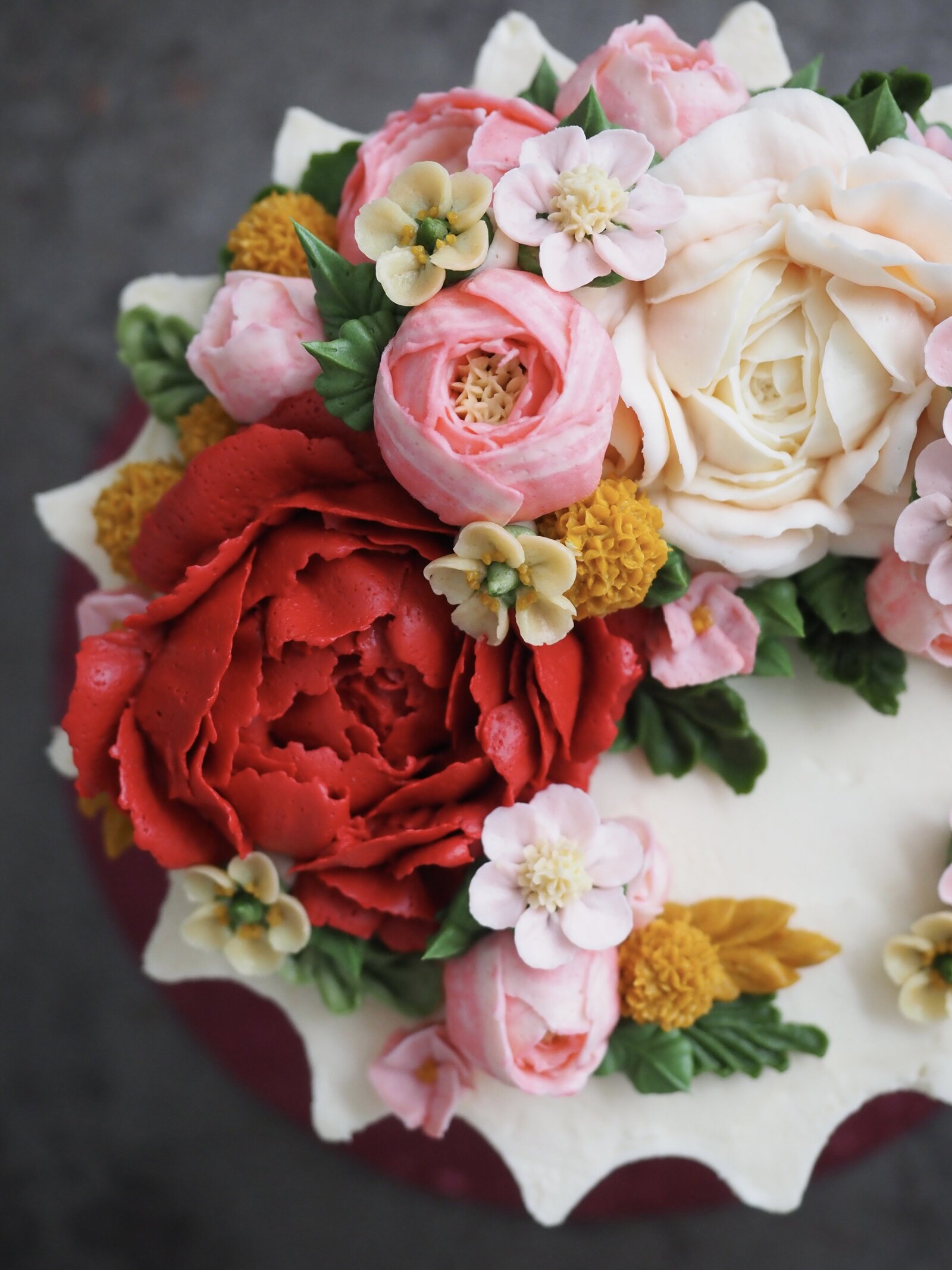 Large detailed flowers on a buttercream flower cake