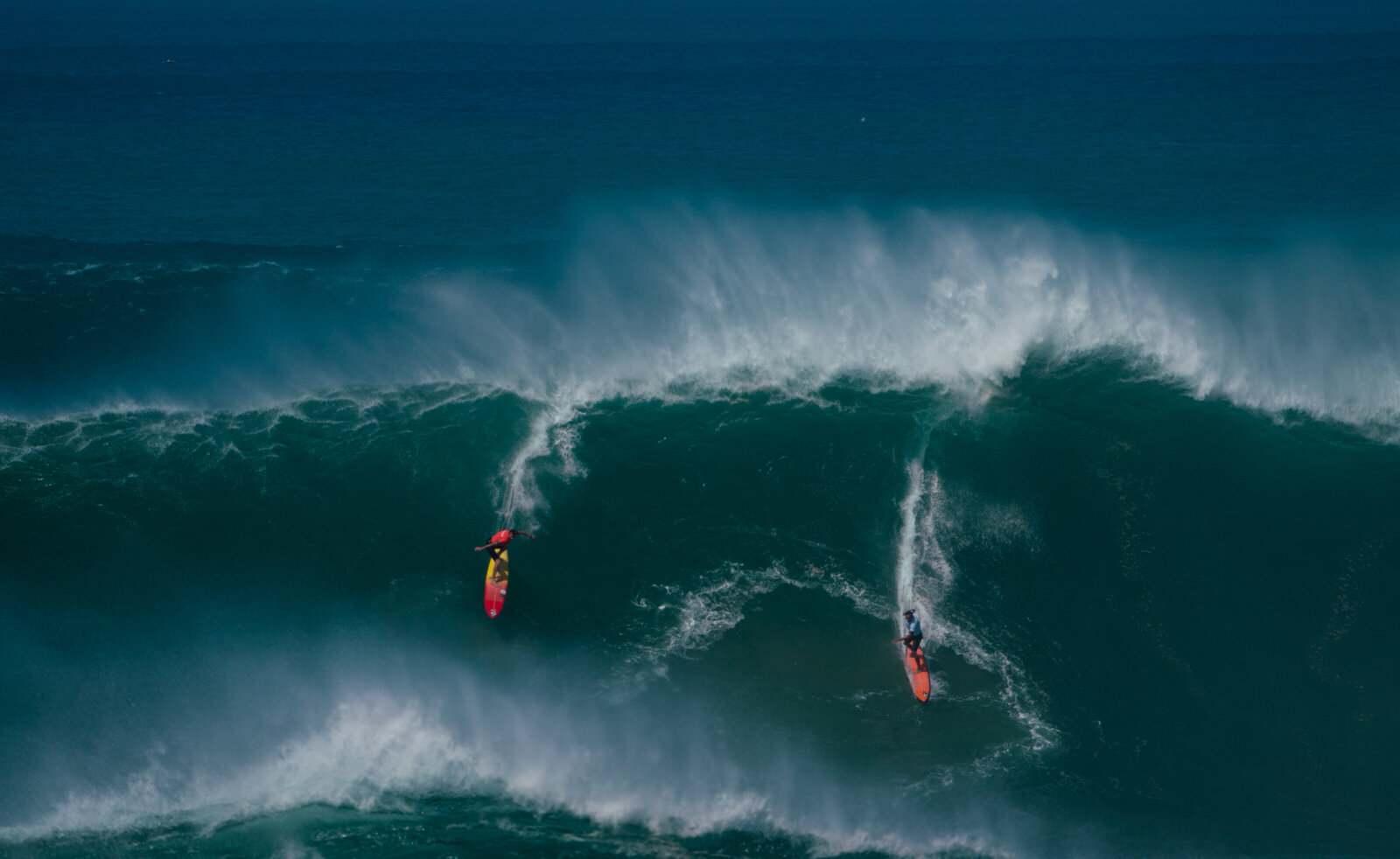 Eddietwosurfersonewave