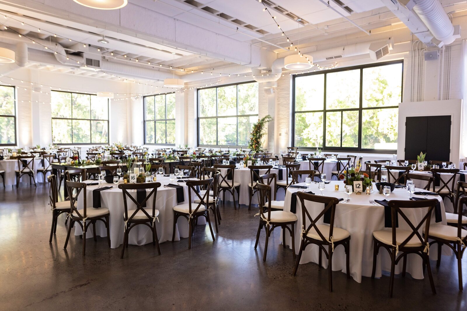 urban-daisy-wedding-reception-woodland-fairy
