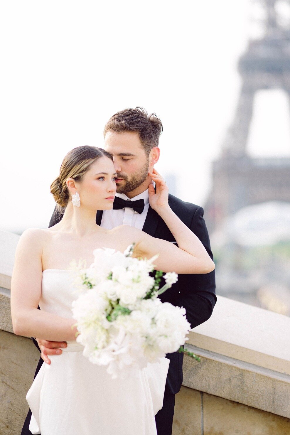 mariage-glamour-parisien-composition-florale-personnalisee