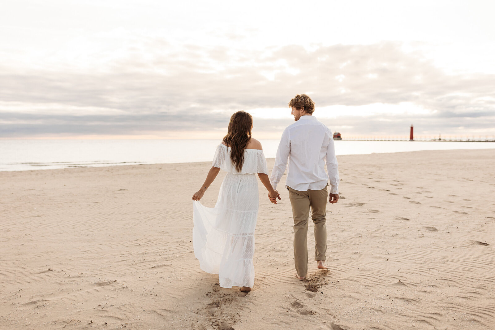 GRAND_HAVEN_AND_LAKE_MICHIGAN_ENGAGEMENT_PHOTOGRAPHER|Courtney_Lushaj_Photography_11