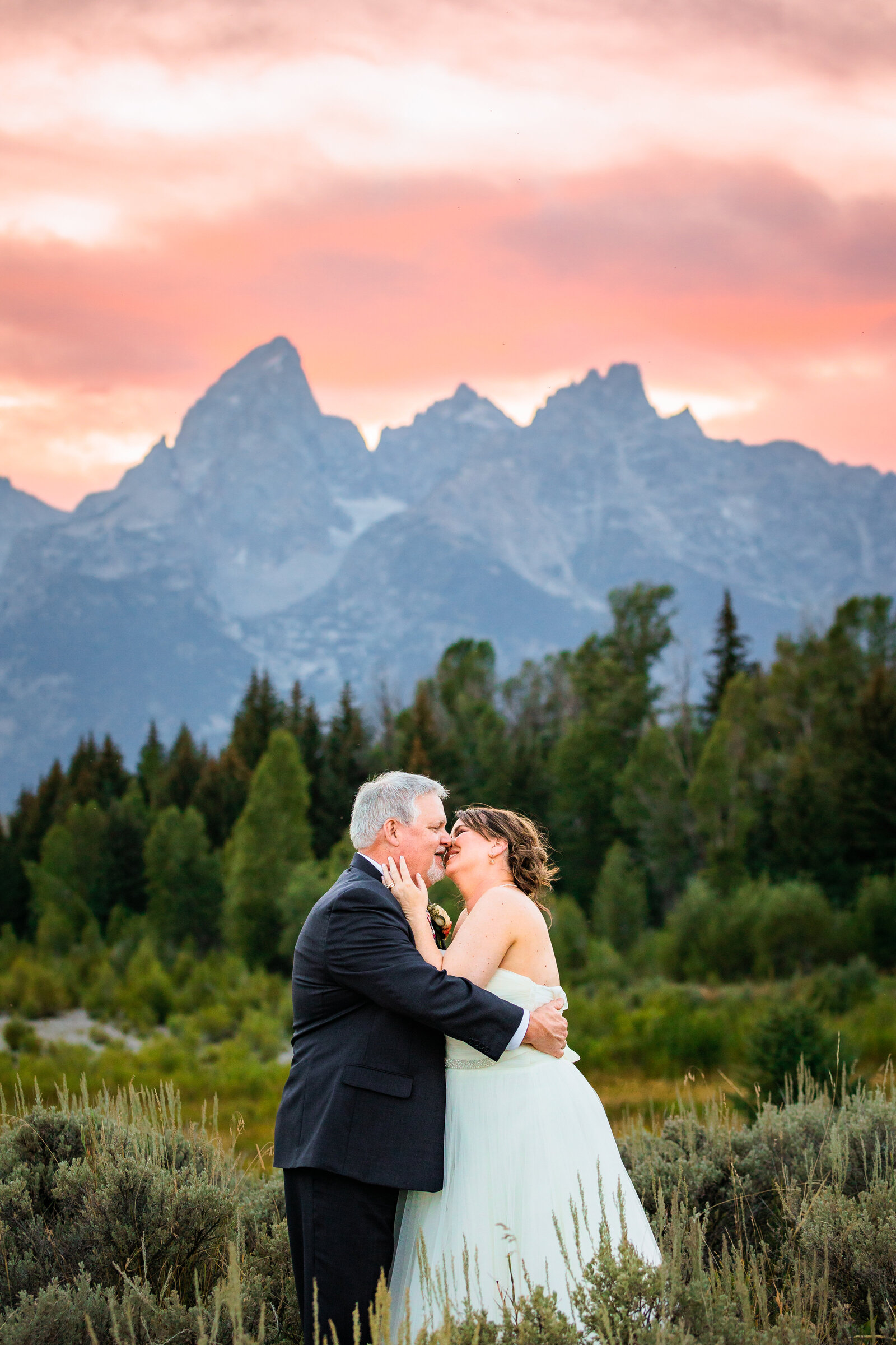 Jackson Hole photographers capture couple during sunset