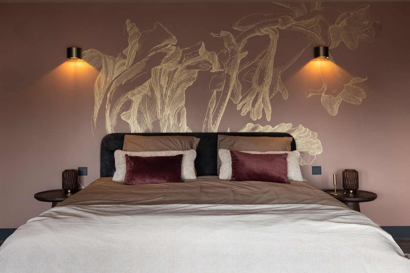 Luxury hotel bedroom stylishly decorated. The warm brown and gold colors give the room a luxury feeling..