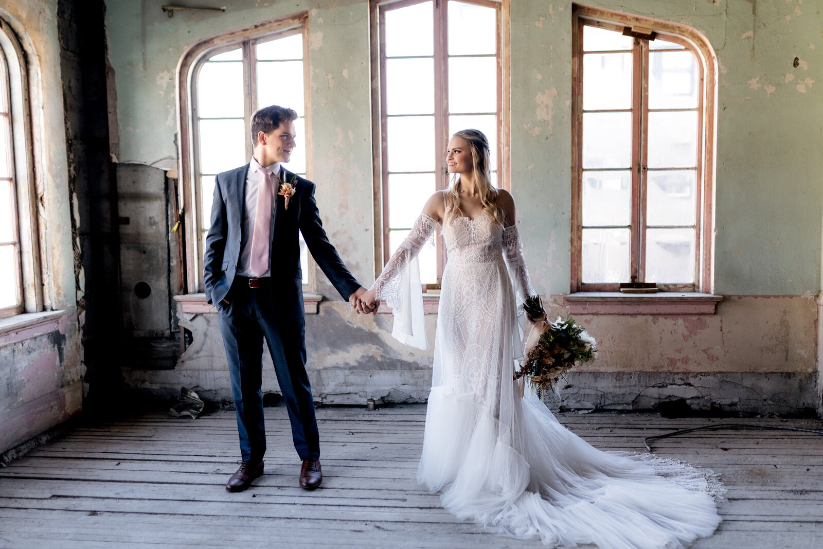 A chic, modern wedding vibe captured in a styled shoot for adventurous Pacific Northwest photographers.