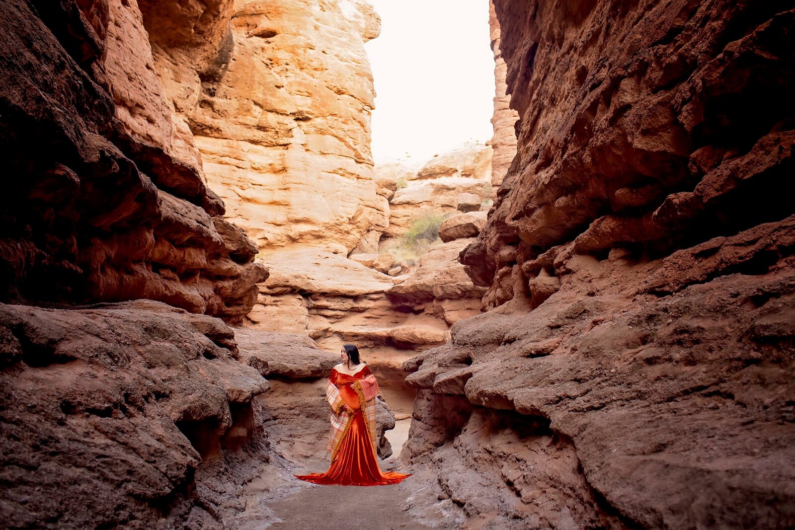 ABQ-slot-canyon-maternity-session