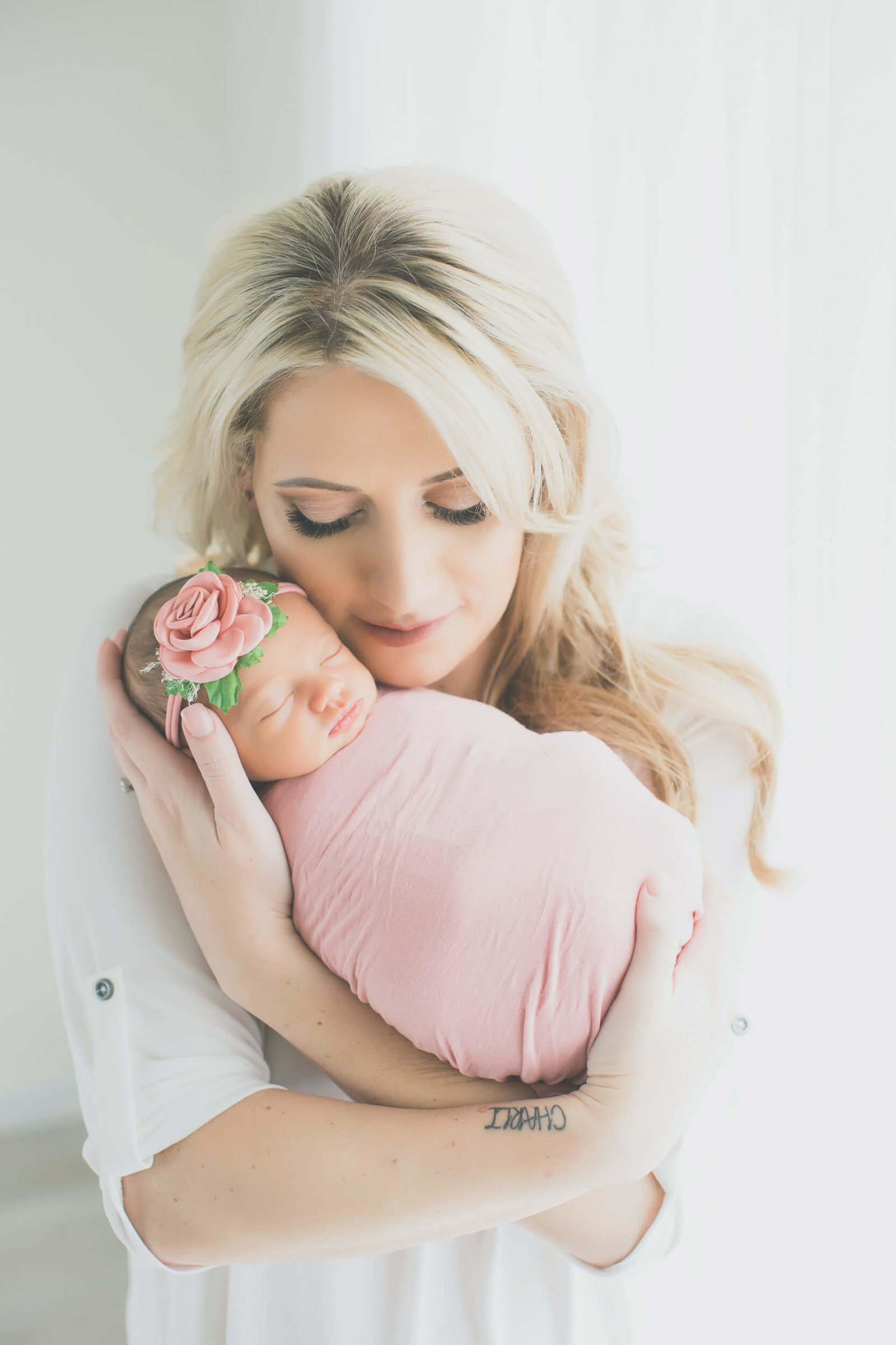 gorgeous mama and newborn portraits