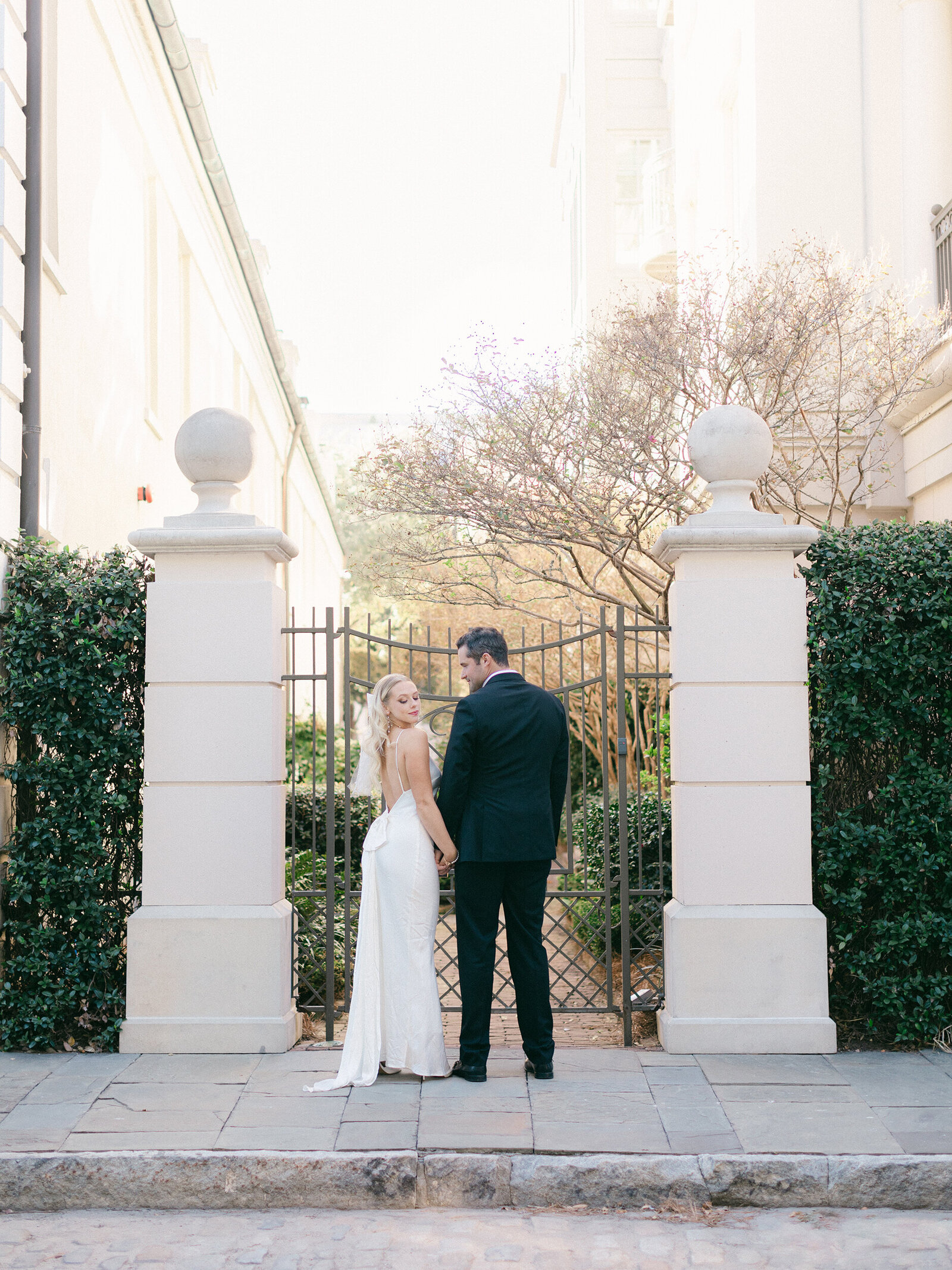 62-torianna-brooke-portraiture-chic-charleston-engagement-session-french-quarter-lauren-paul
