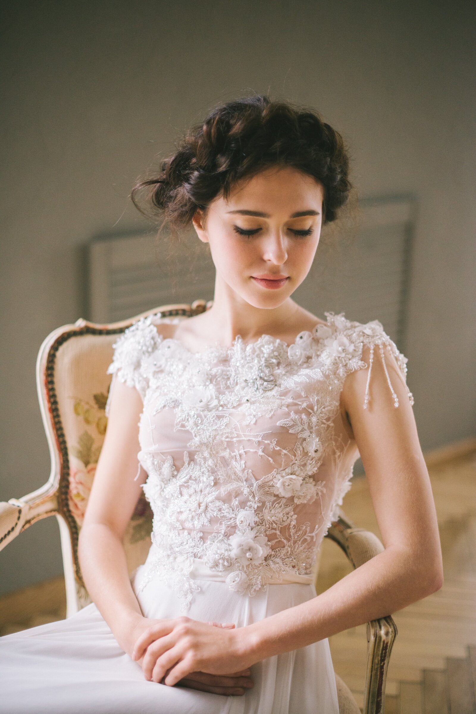 editorial of a stunning delicate lightfull groom  in a luxury wedding