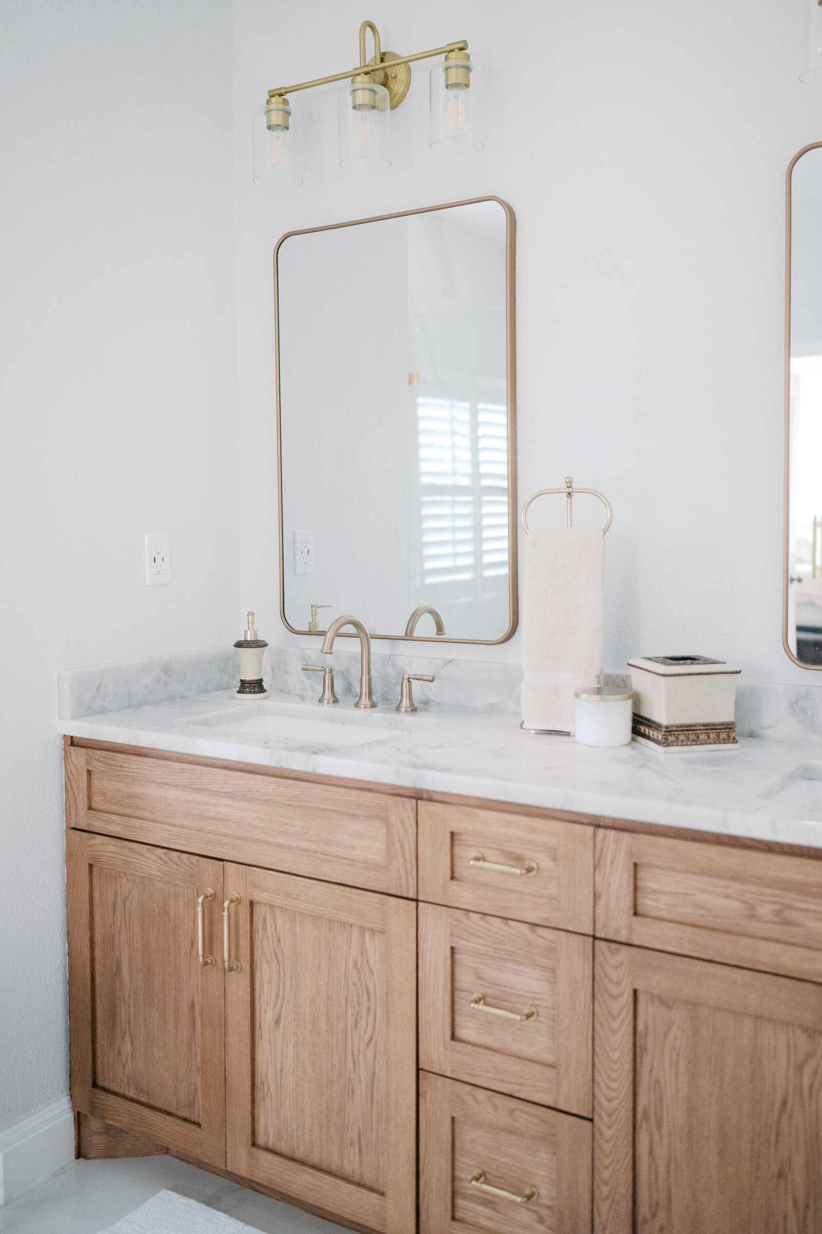 vanity with grey and white marbled countertops