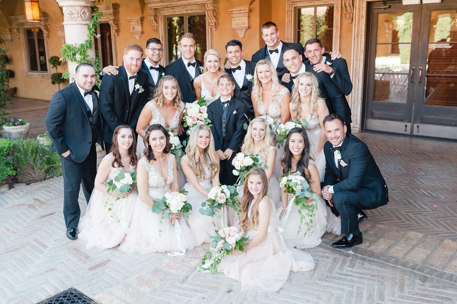 Large bridal party poses for a photo at Villa Siena.