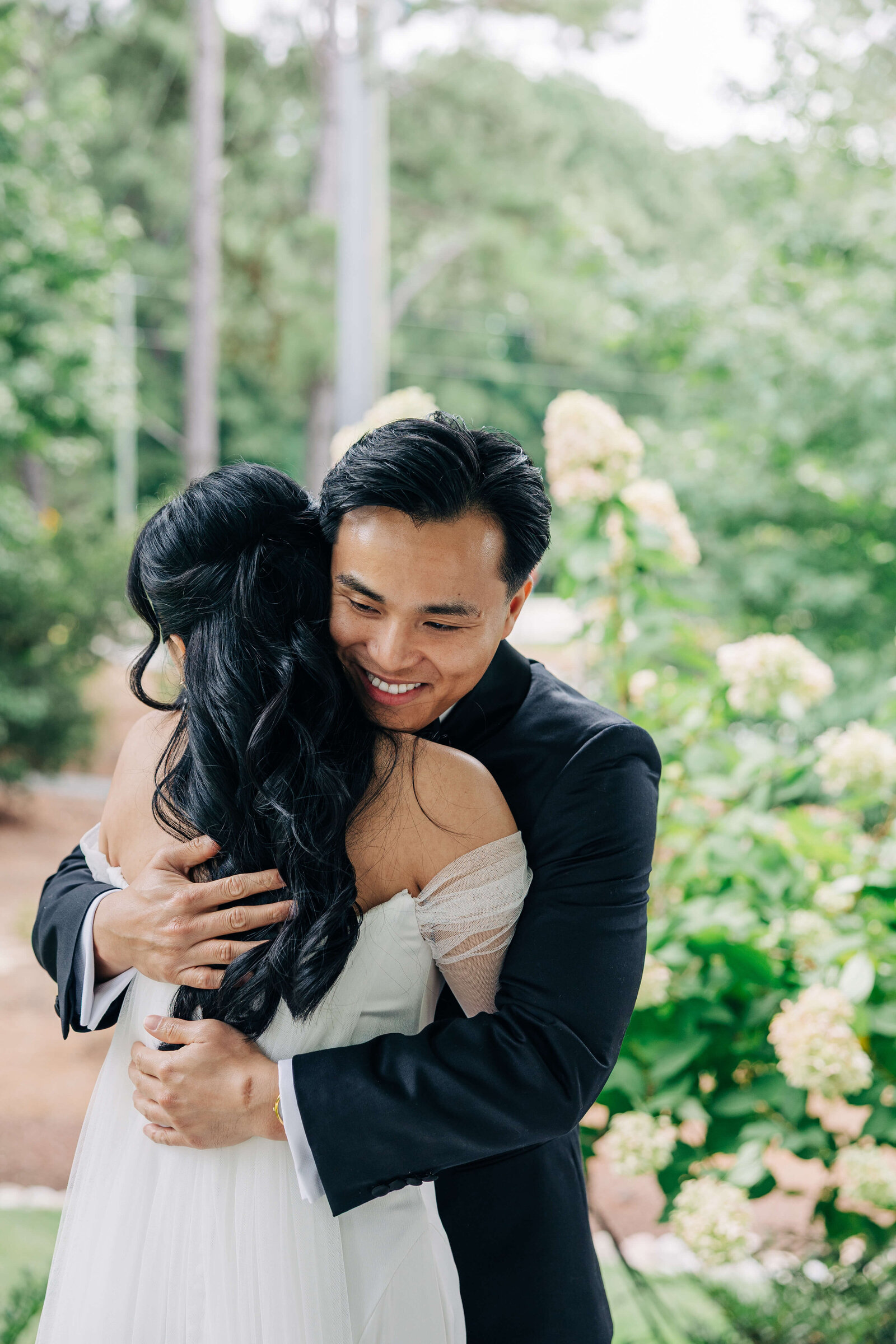 Couple-hugging-The-UpChurch