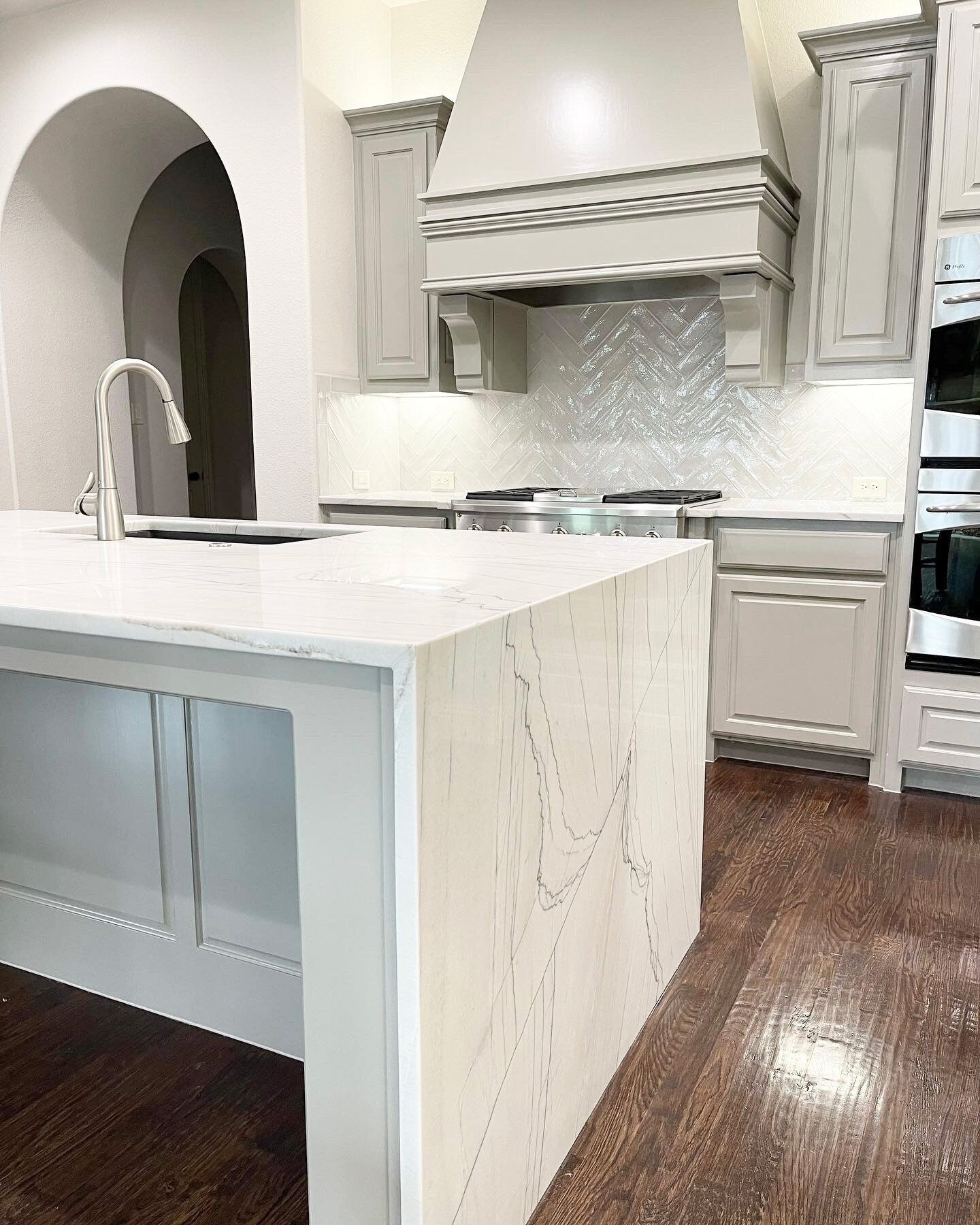 Expert home renovation designer showcasing an elegant kitchen transformation, with high-end finishes, modern appliances, and stylish details that elevate the space's functionality and aesthetic appeal.