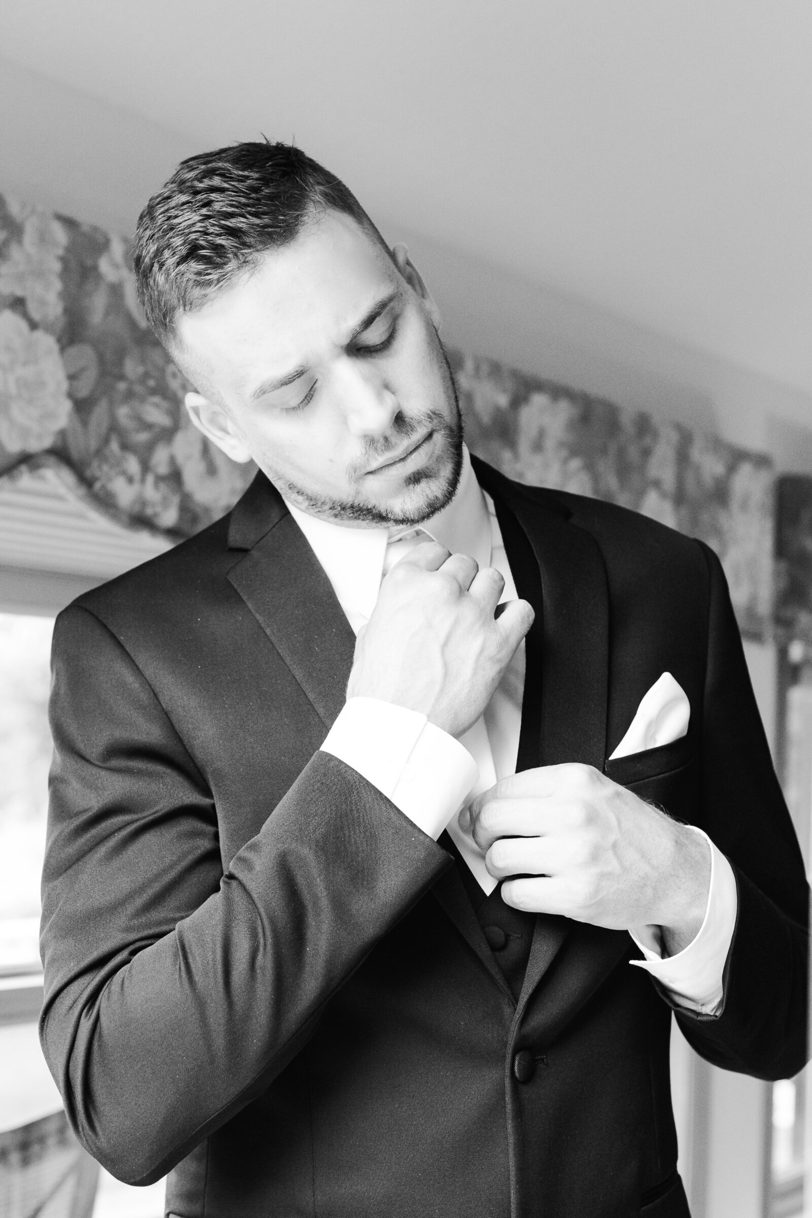 groom at upper peninsula wedding in iron mountain michigan