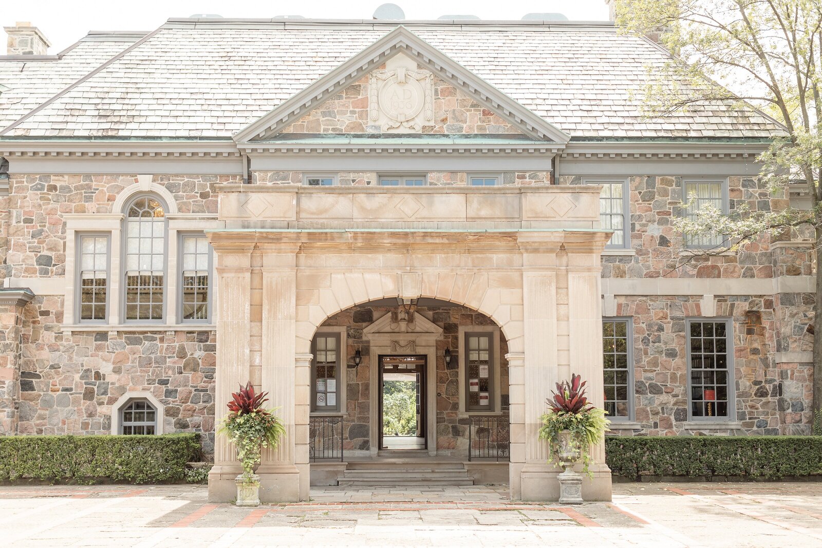 Modern Classic Garden Graydon Hall Wedding | Dylan & Sandra Photography - 0002