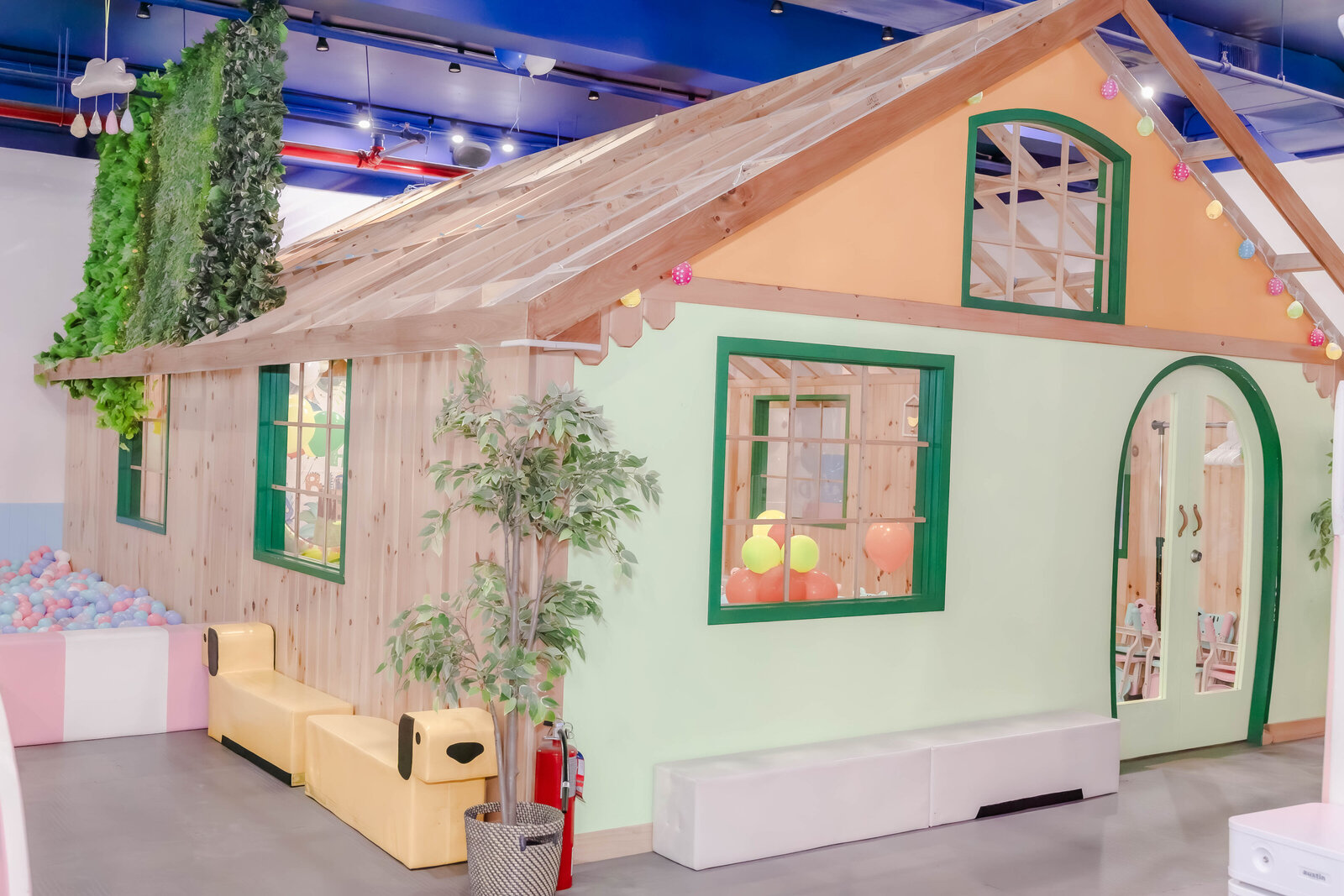 indoor-kids-playhouse-birthday-party-venue