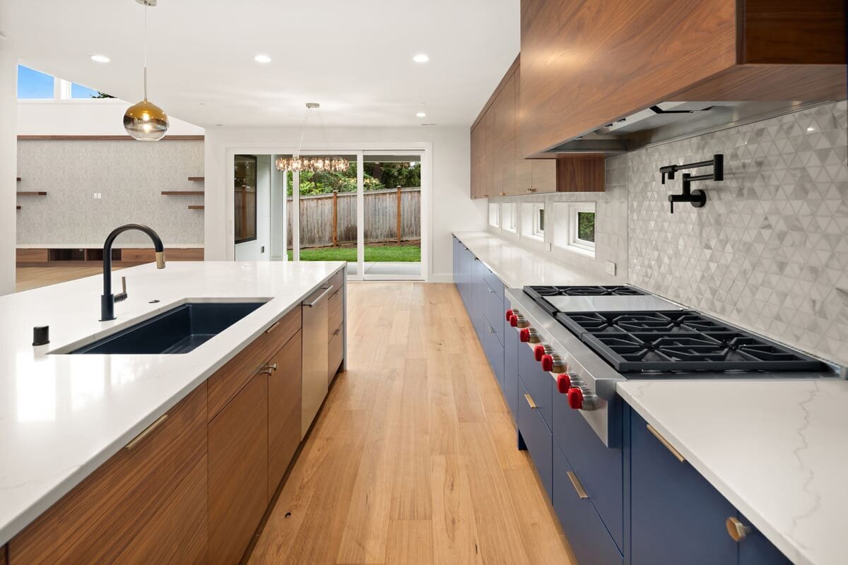 Livingston-Custom-Homes-West-Kelowna-Spec-Build-Kitchen-Counters