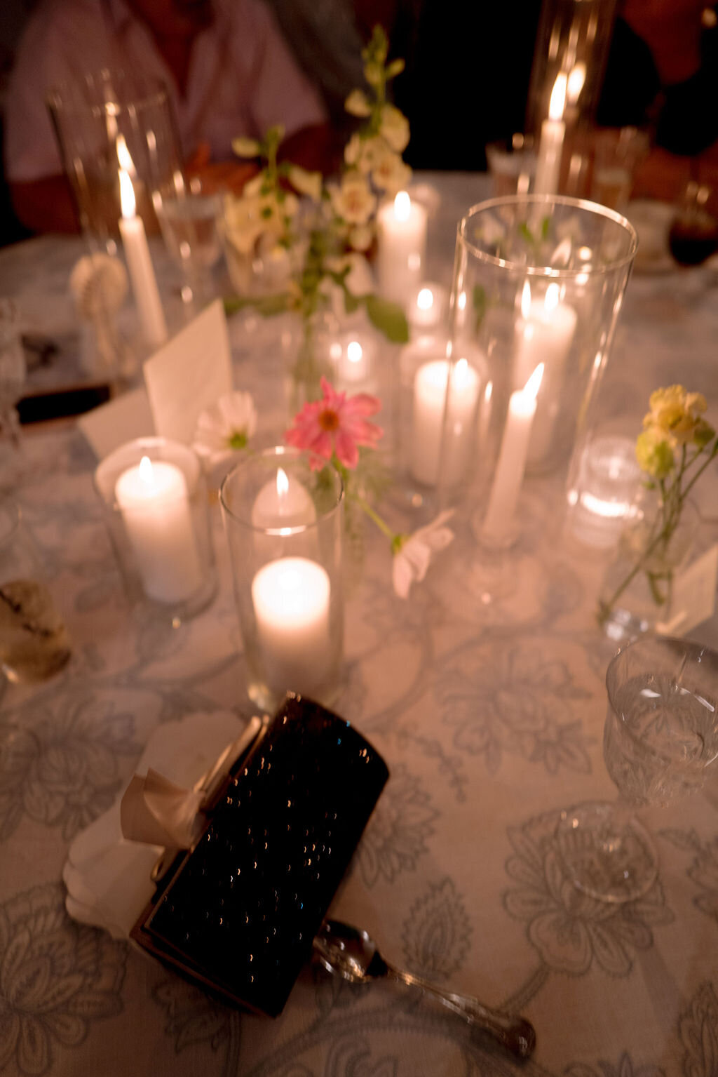 43Kate Campbell Floral The Oaks waterfront summer wedding by Julie Livingston photo