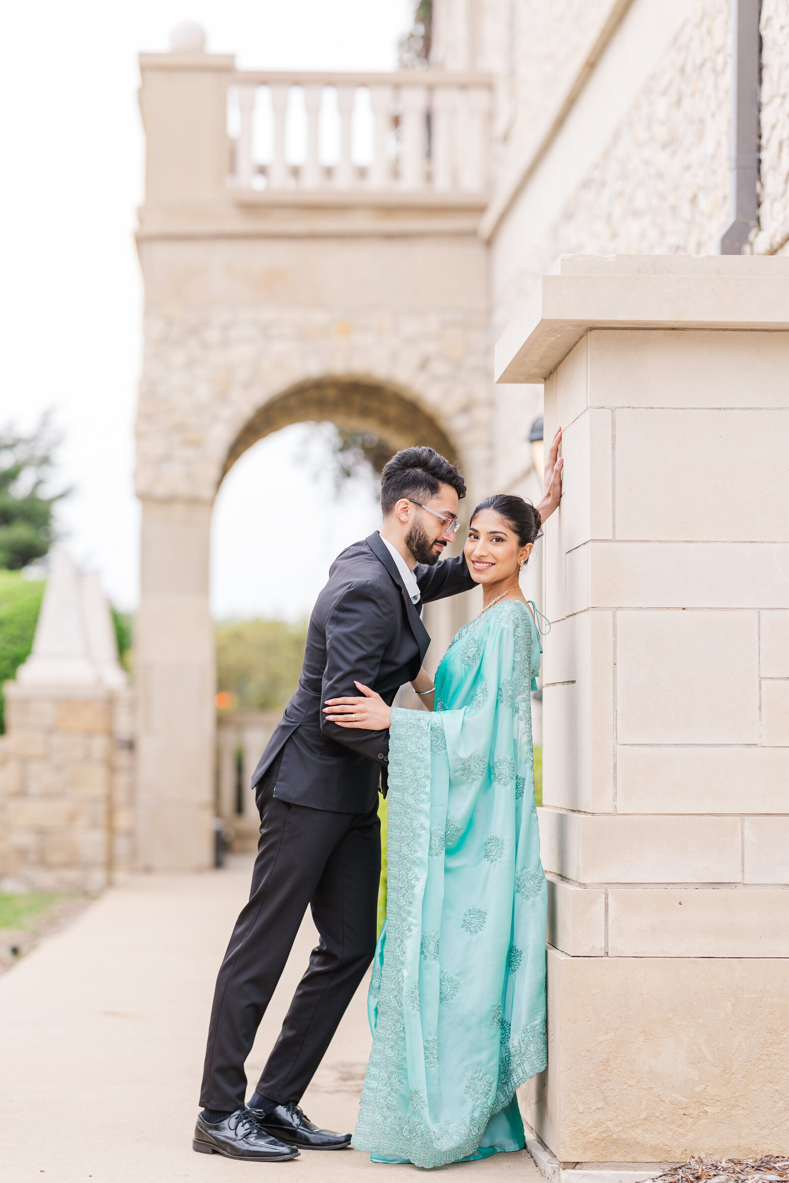 Couple-poses-engagement-photoshoot