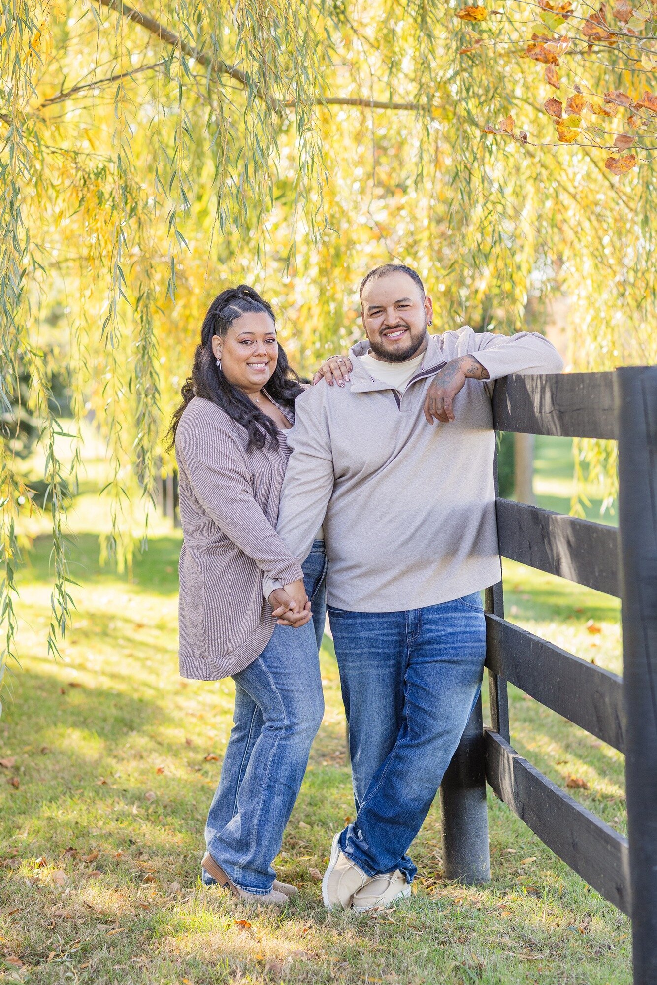 garza-ohio-fence-engagement-pictures-3