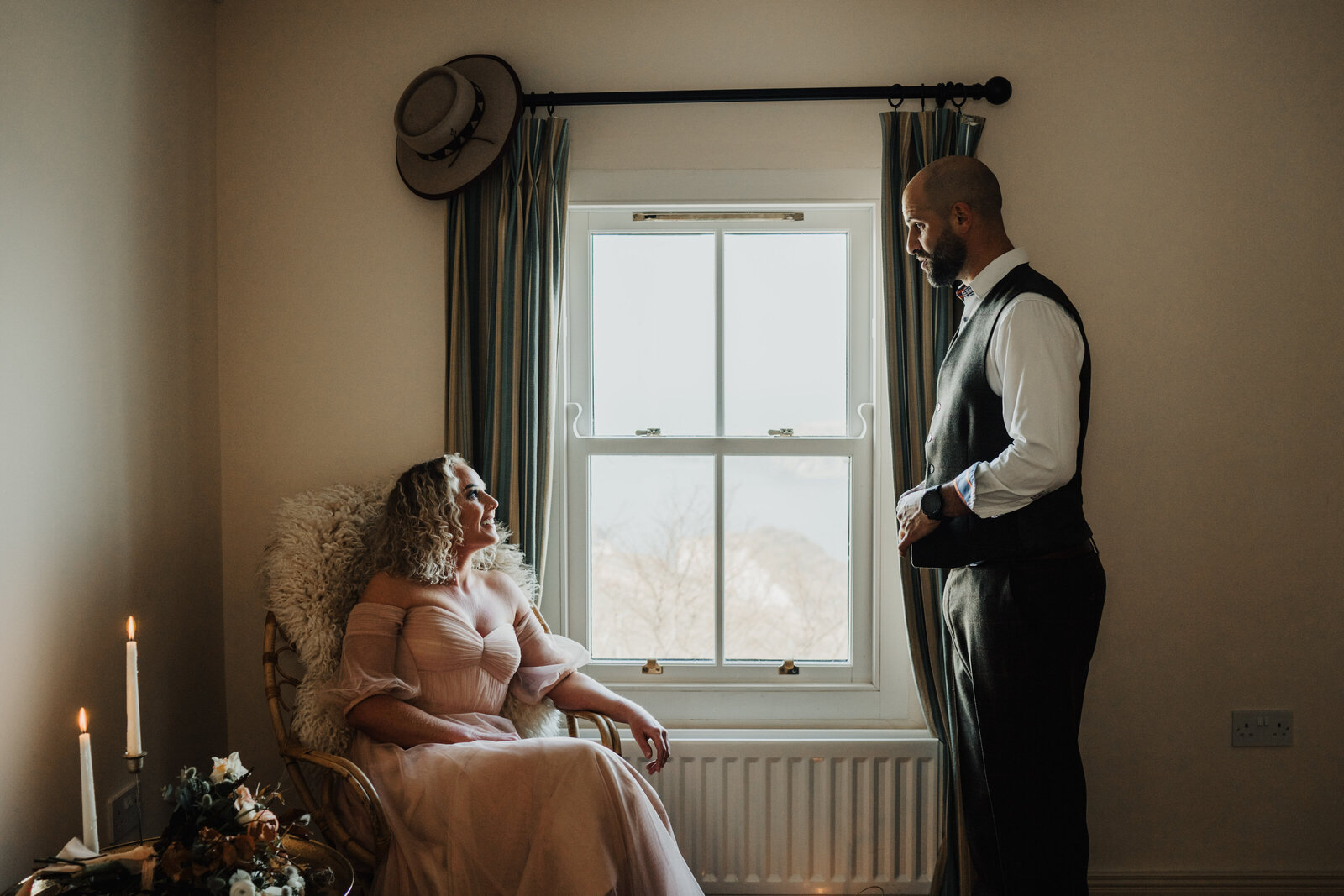 carrick-a-rede-rope-bridge-wedding-00647-9
