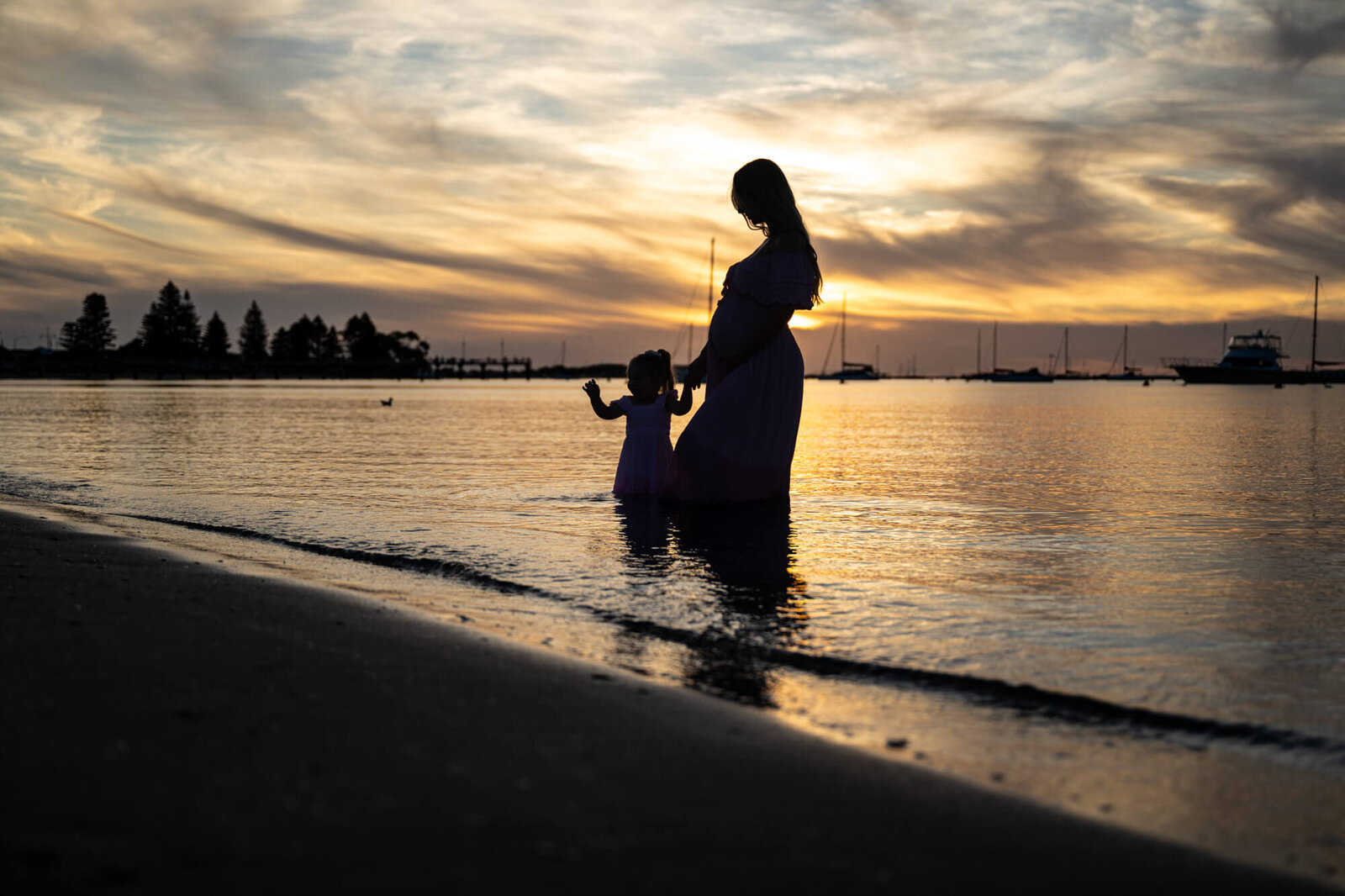maternity-sunset-silhouette-photo