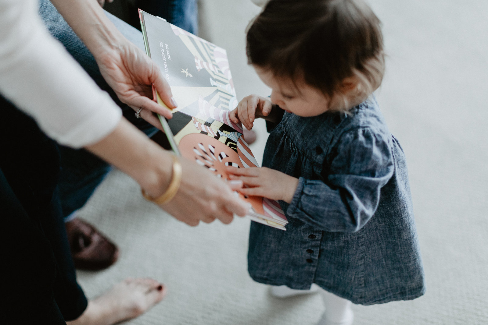 ariel kuhn photography columbus photographer lifestyle newborn in home family20