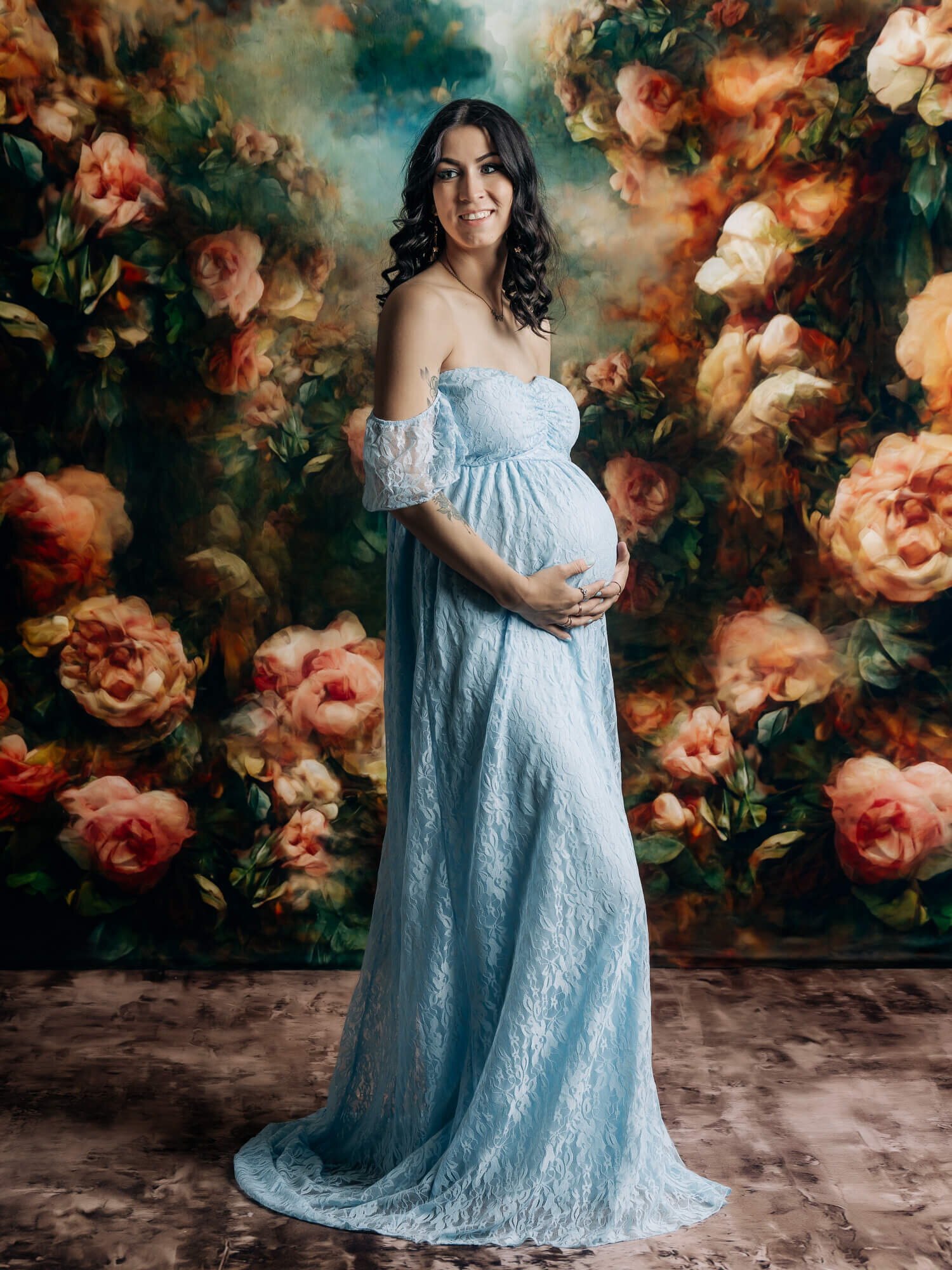 Prescott AZ maternity photographer showcases pale blue lace dress