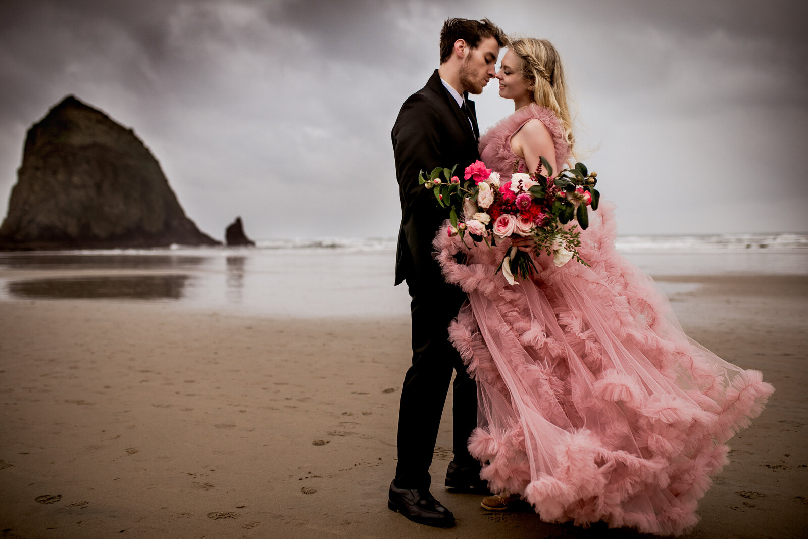 A romantic beach elopement captured during a styled shoot for adventurous Pacific Northwest photographers.