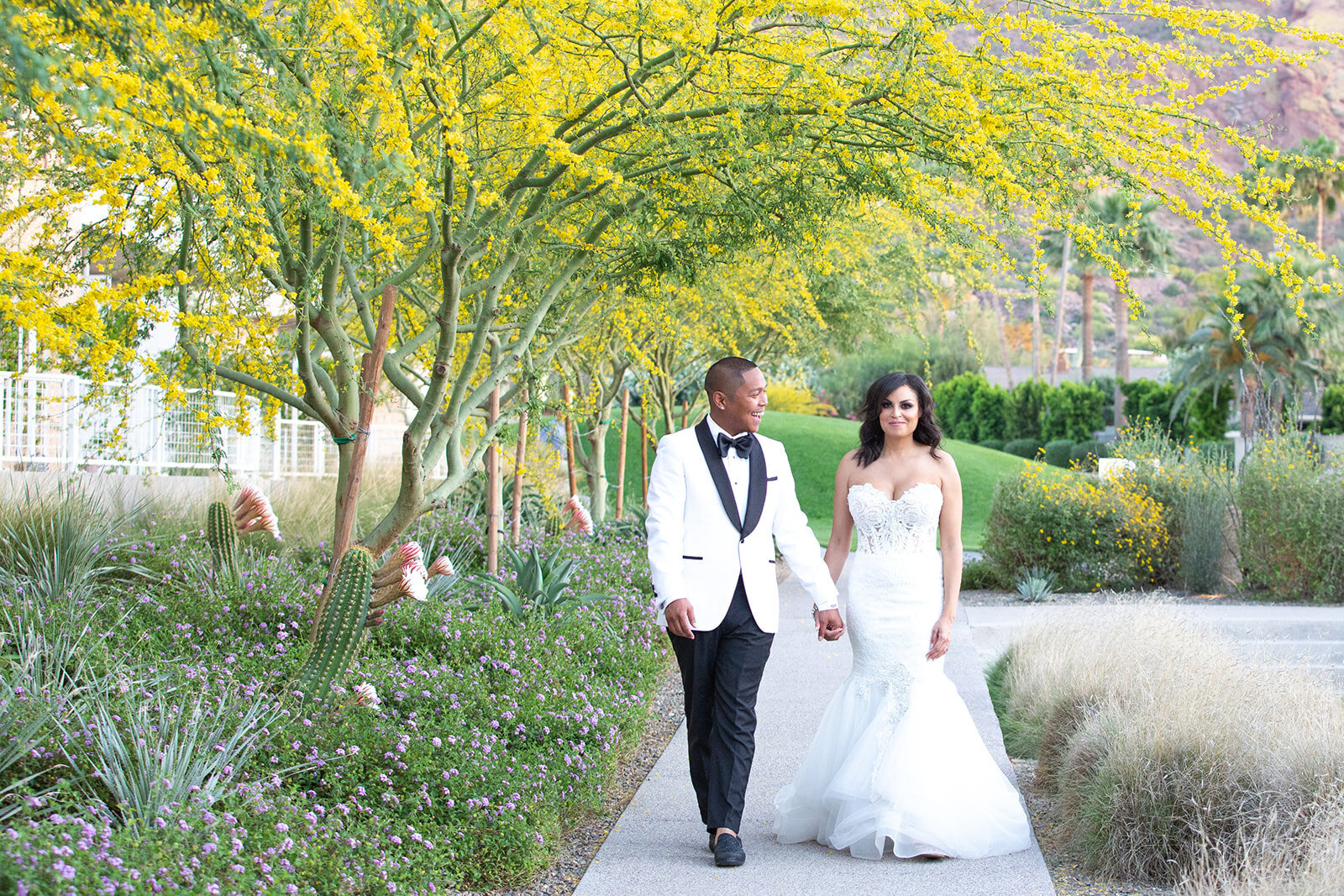 DePoy Studios is Scottsdale's best wedding photogrphaer and offers couples romantic and beautiful wedding photos.