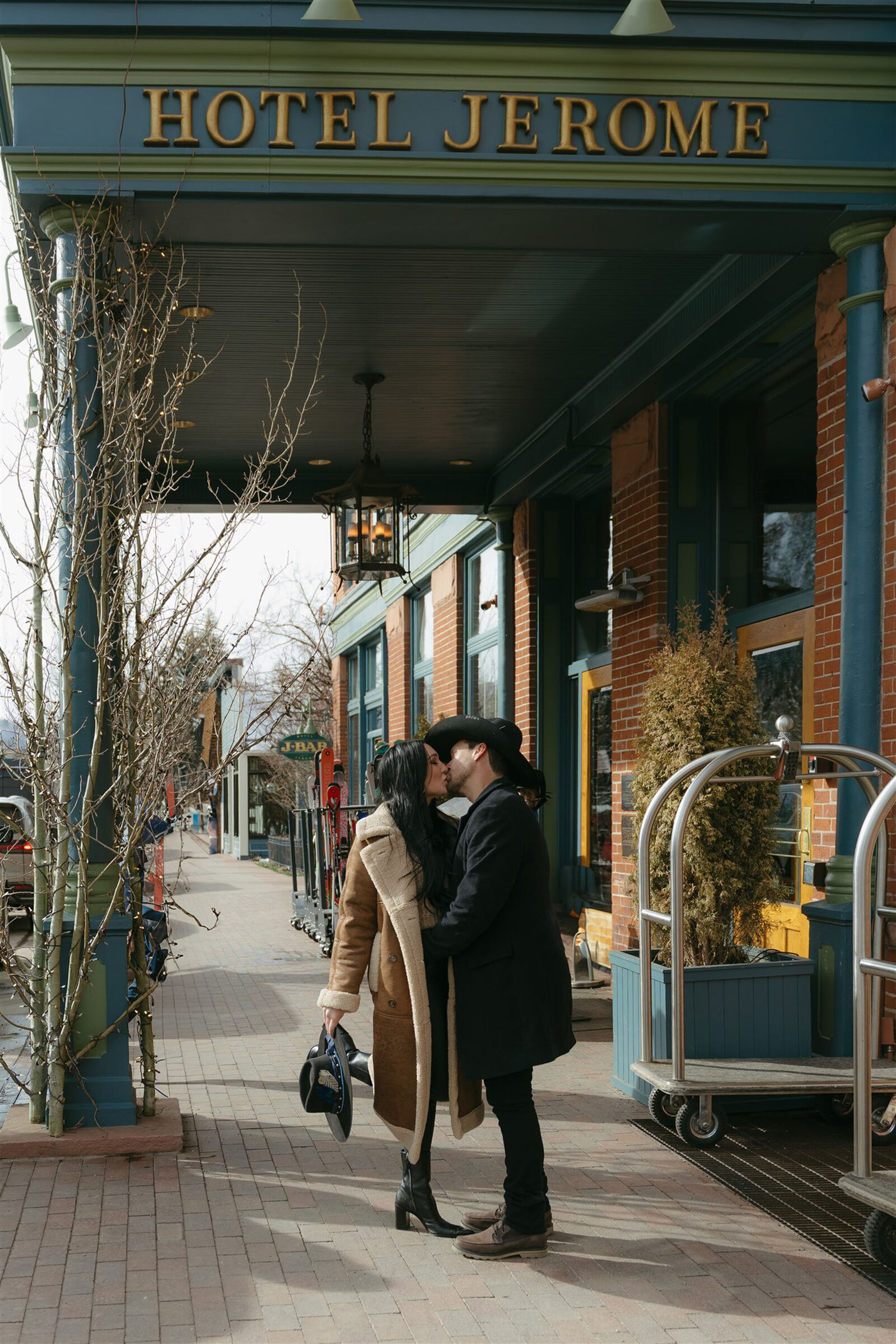 Hotel Jerome après-ski engagement photography 