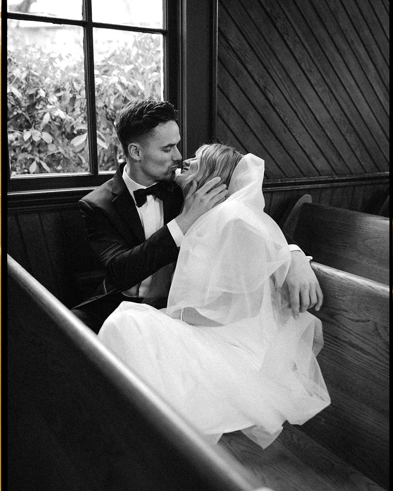 portland-oregon-intimate-wedding-photographer-oaks-pioneer-church-15