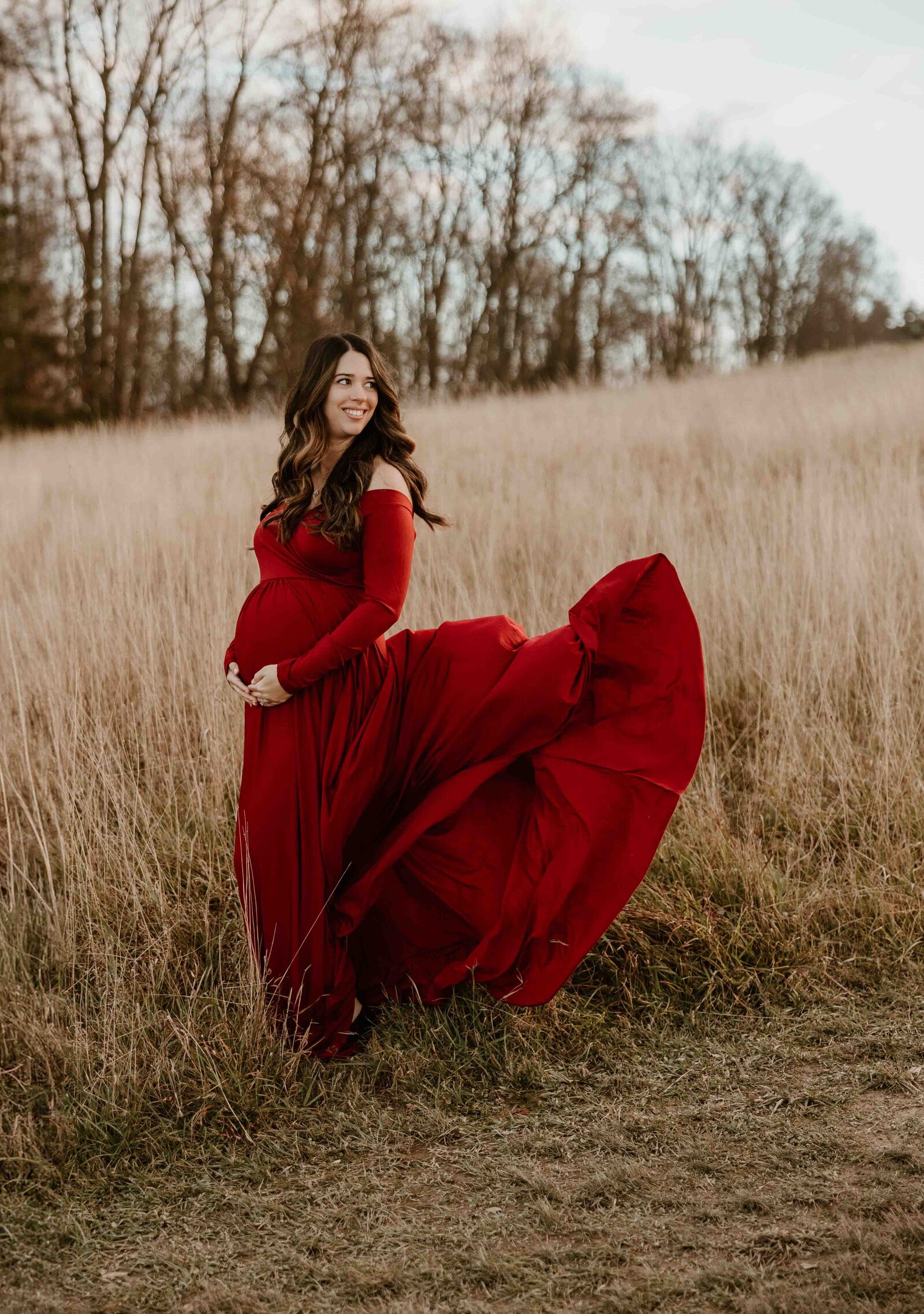 maternity photoshoot in gorgeous field