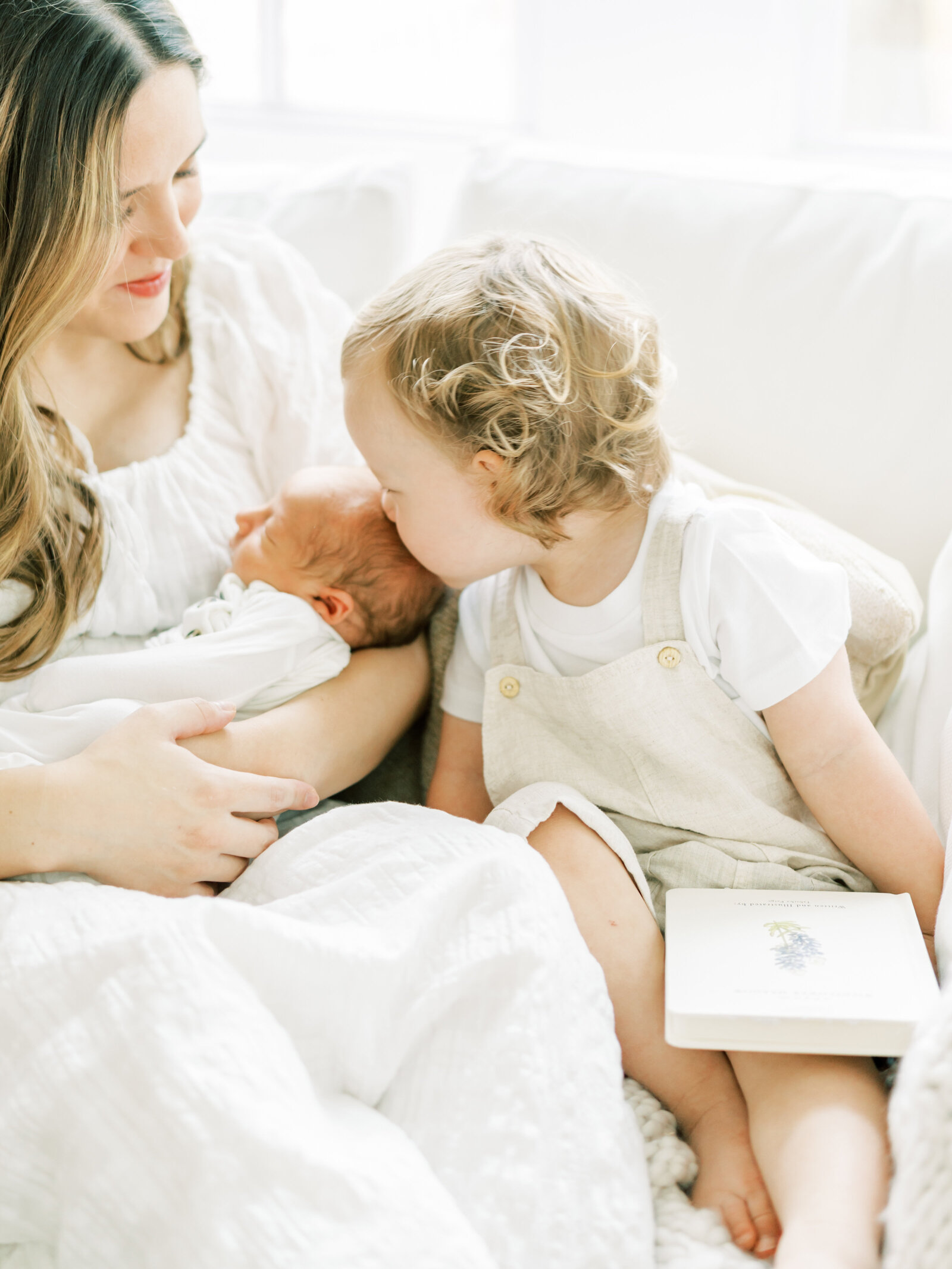 in-studio-sibling-newborn-session-dallas.jpg