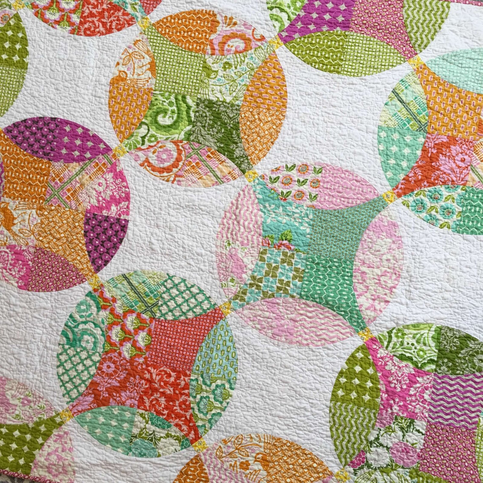 Colorful quilt featuring stars within circles