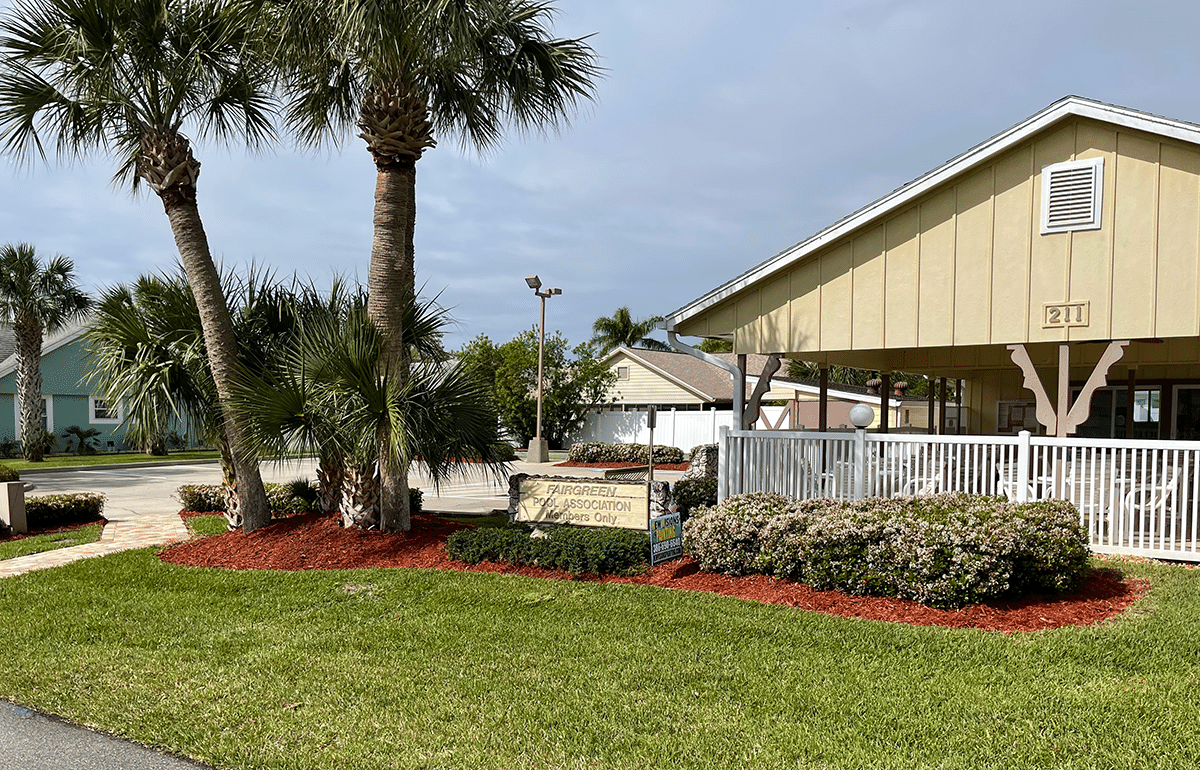 Landscaping-Services-Mulch-commercial-residential (1)