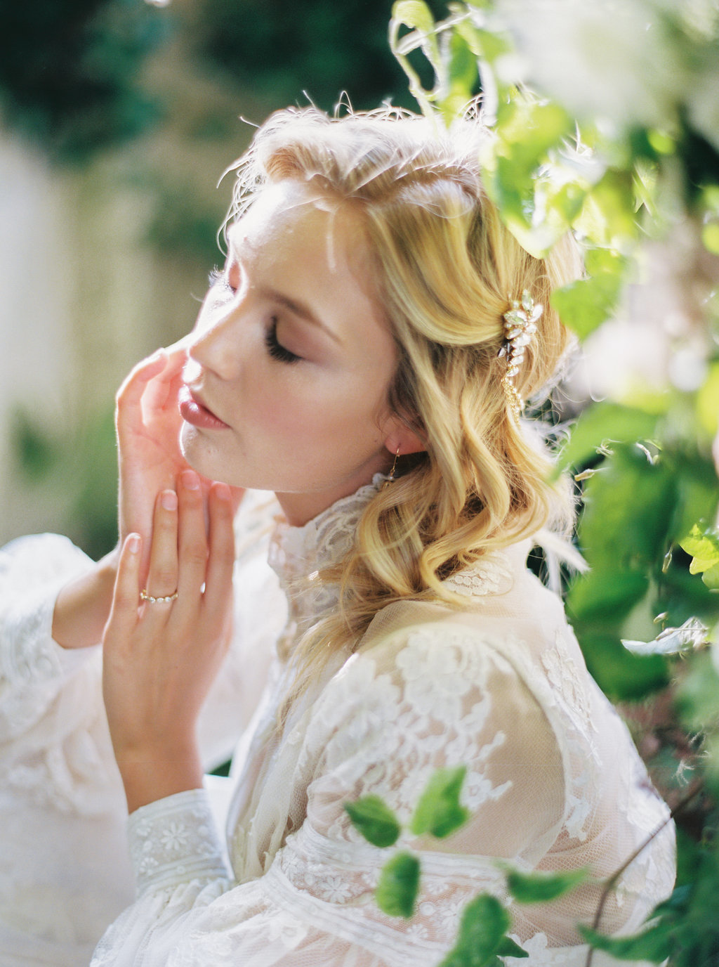 Lace-high-neck-long-sleeve-wedding-dress-JoanneFlemingDesign-MarielHannahPhoto (37)