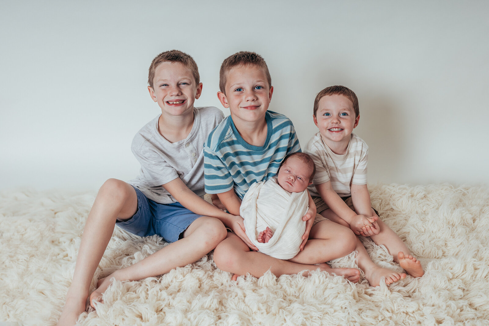sibling newborn photos pendleton indiana