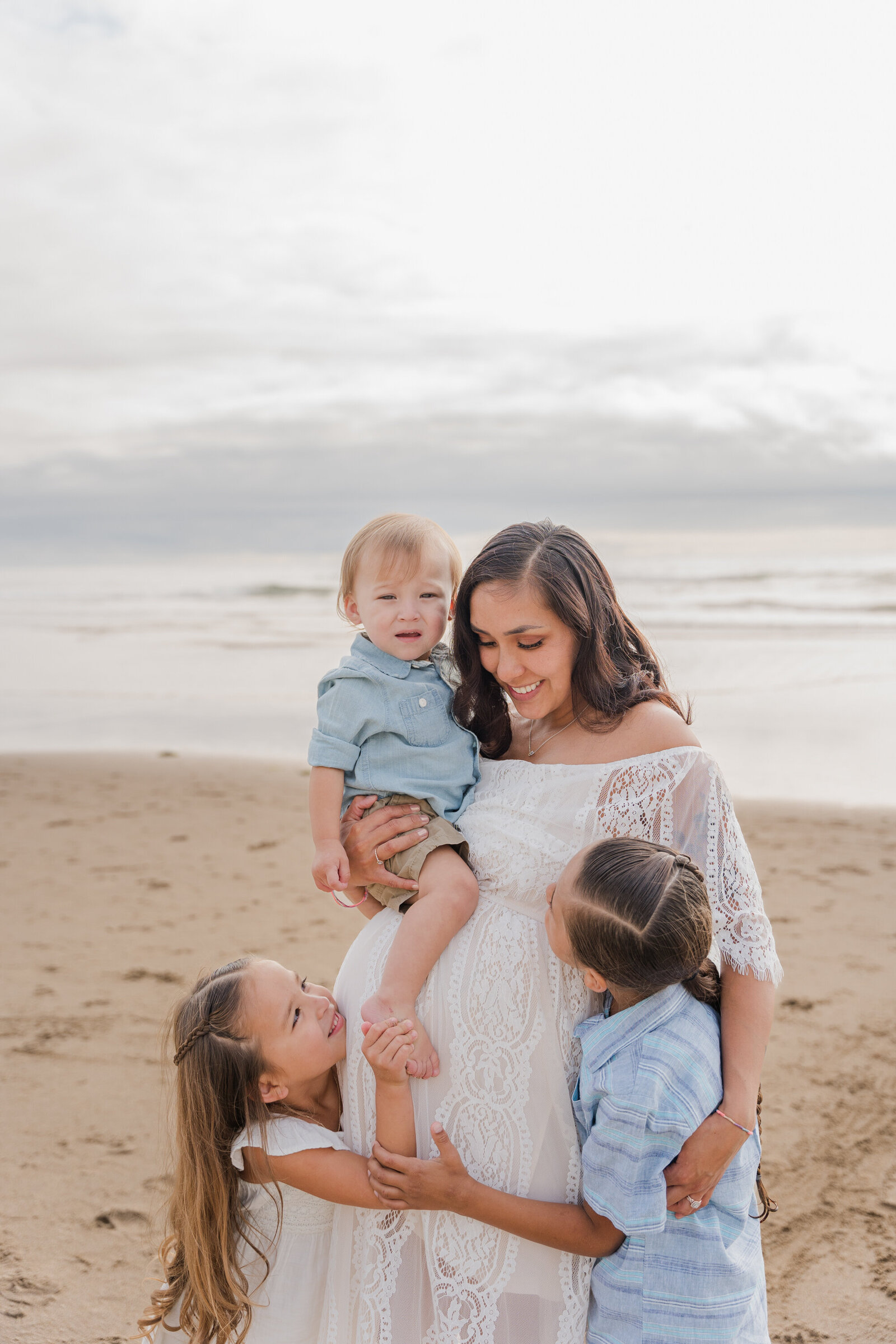 Maternity Photographer in Lincoln City, Oregon 