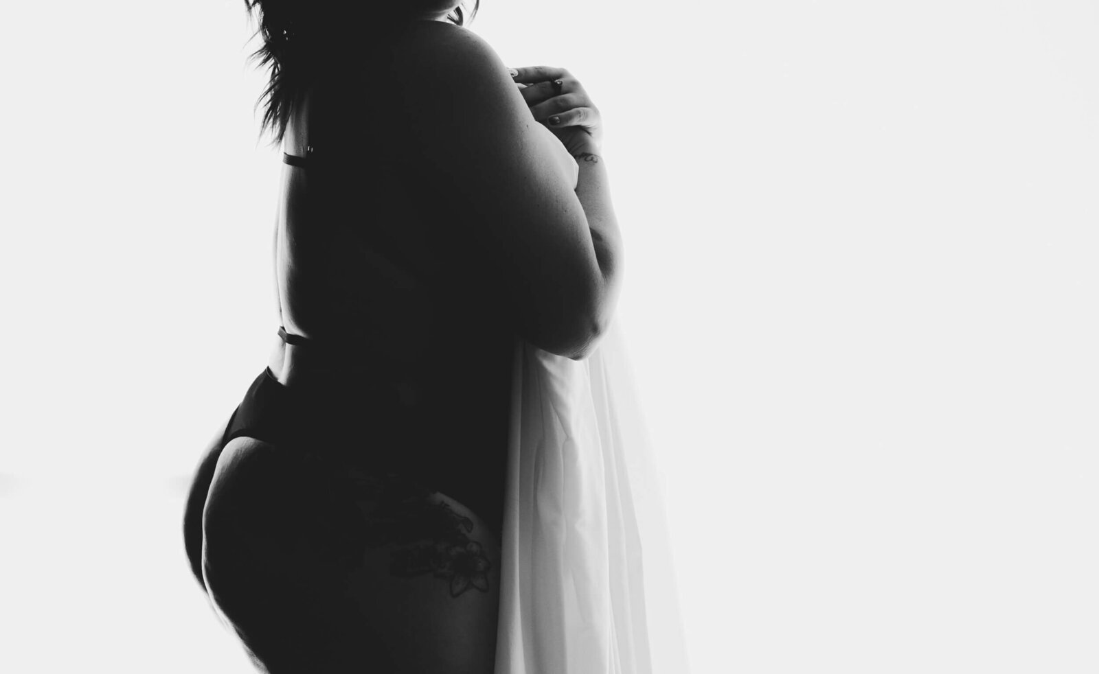 plus size boudoir photographer arizona black and white