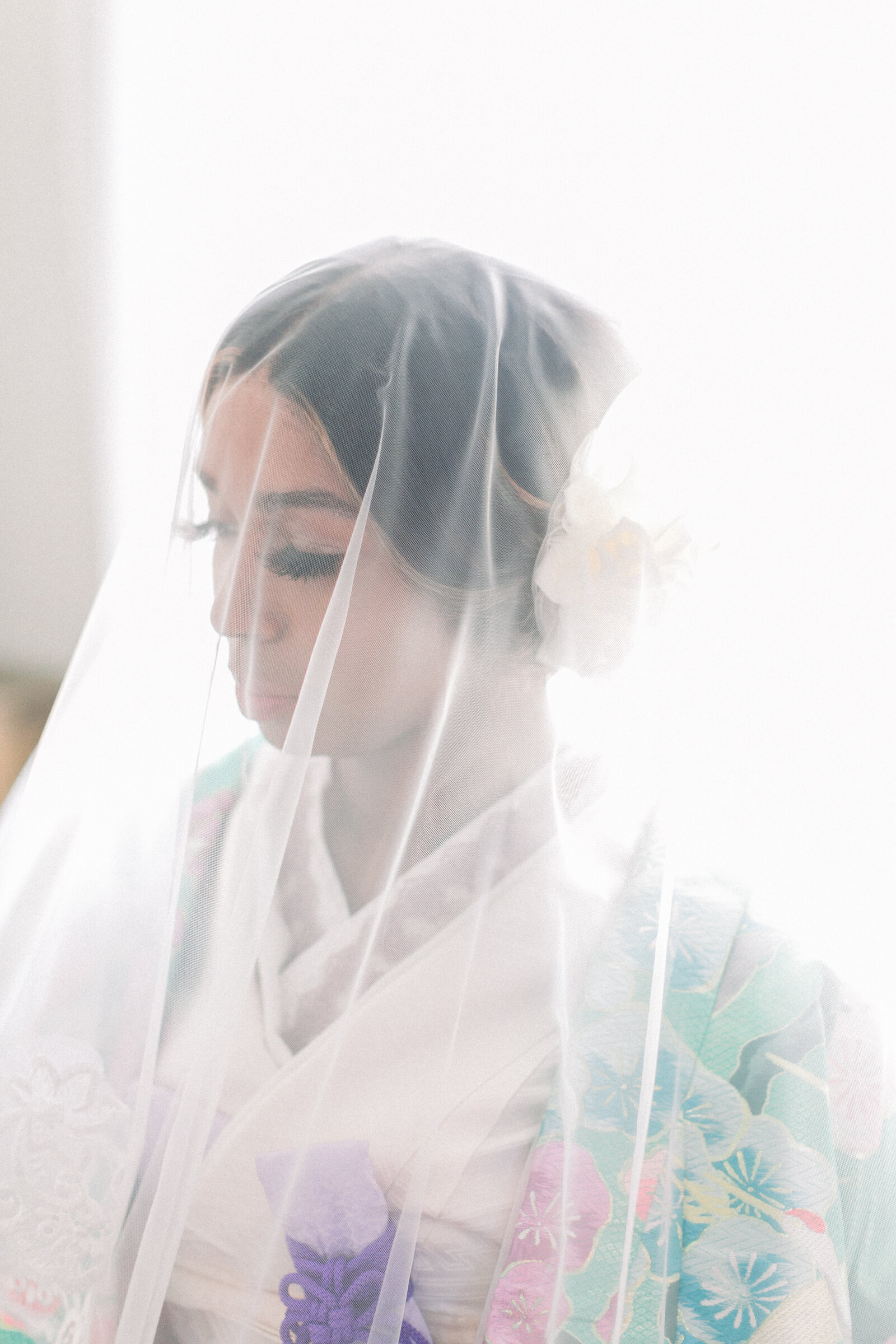 Soft, dreamy close-up of bride wearing a mint-green floral wedding kimono and white veil at The Ebell Club Long Beach, kimono rental wedding photography, kimono rental | ザ・エベルクラブ・ロングビーチで白いベールを纏ったミントグリーン花柄打掛花嫁の幻想的なアップポートレート、着物レンタル