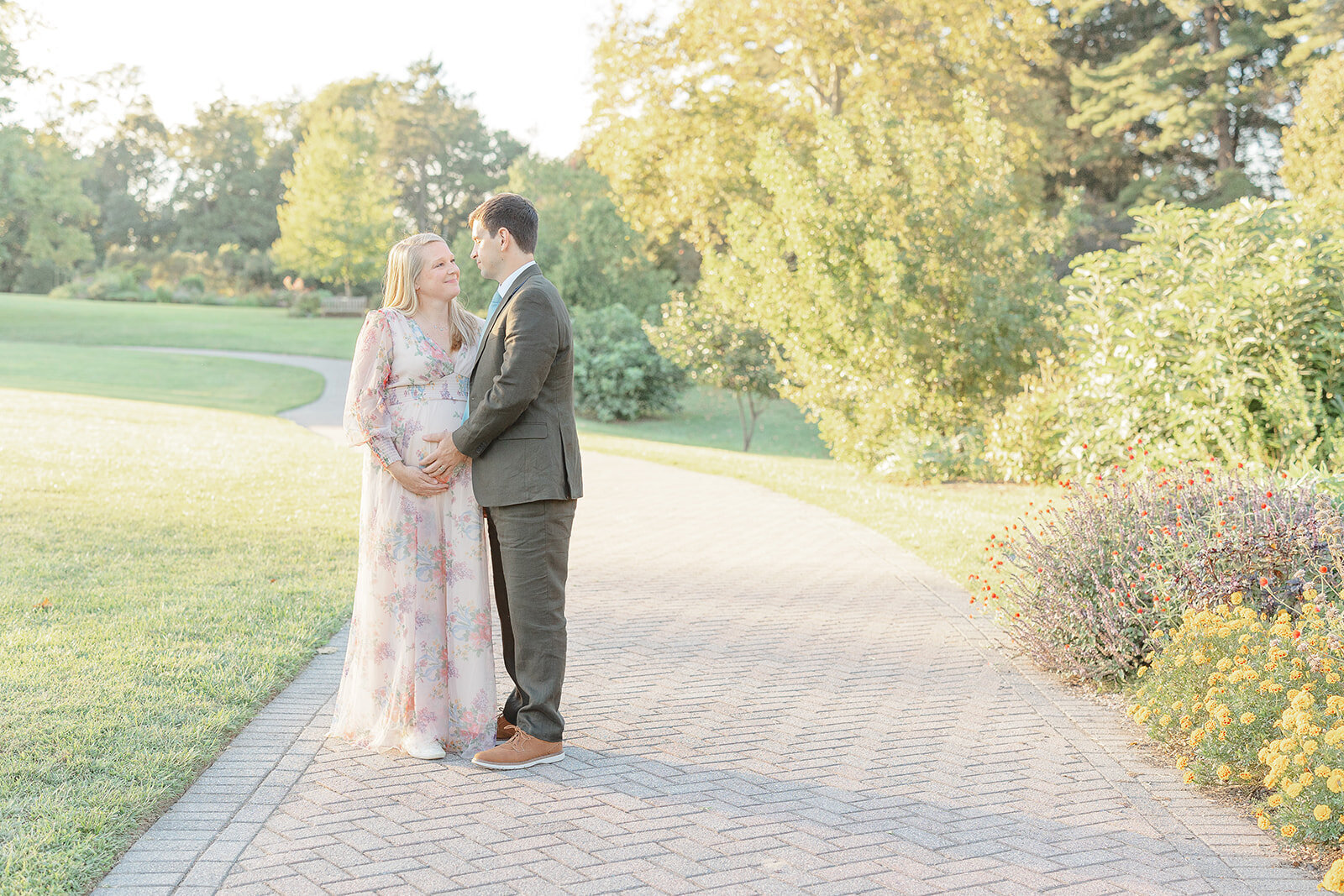 expecting parents at a garden in Alexandria, Virginia