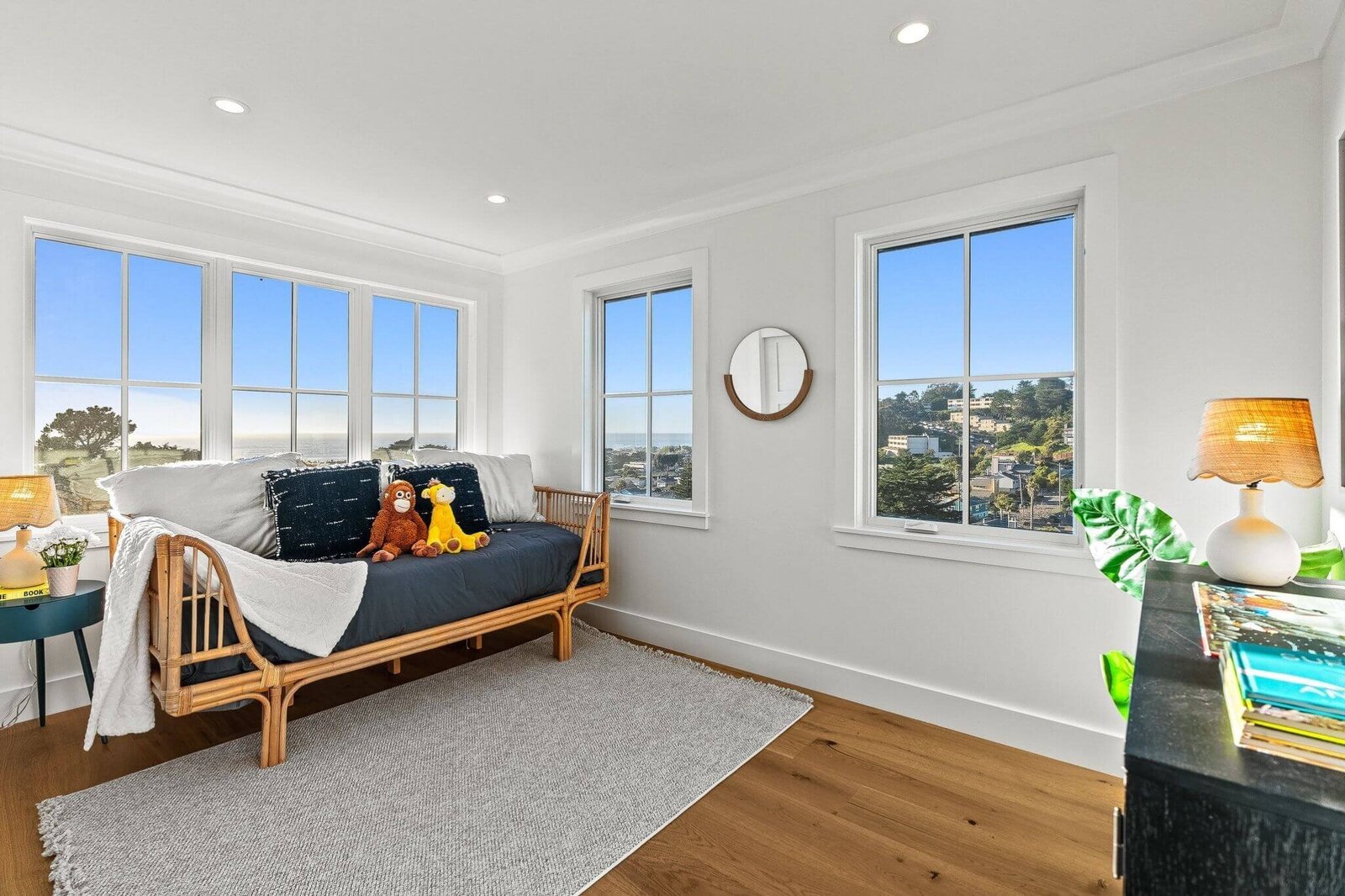 mls33_michael-jimenez-pacifica-real-estate-agent-homes-for-sale-kids-room