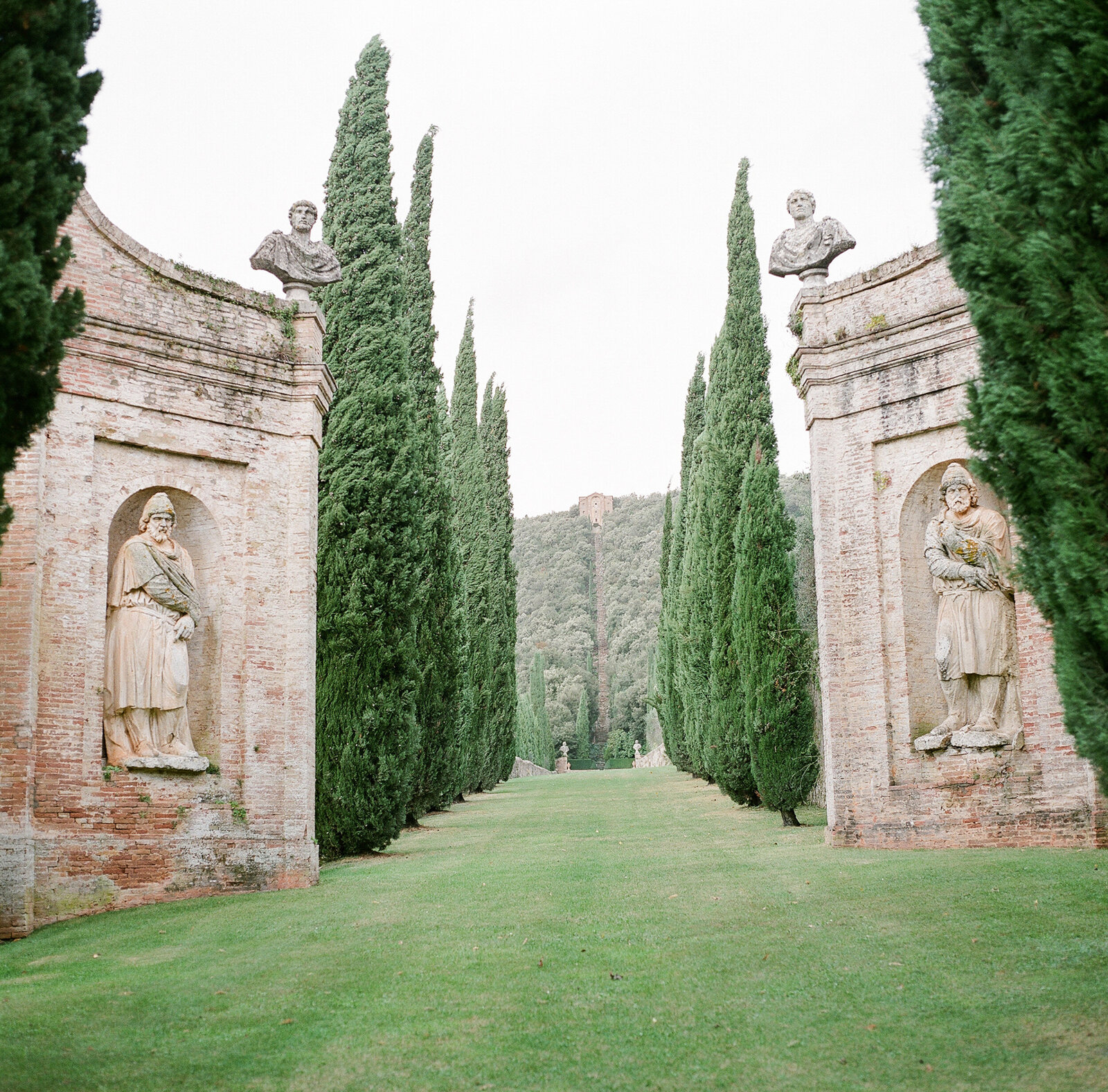 Worldwide-Travel-BAZAAR-brides-Little-Black-Book-harpers-BAZAAR-A-Top-Wedding-Photographer-in-the-World-judith-rae-0146